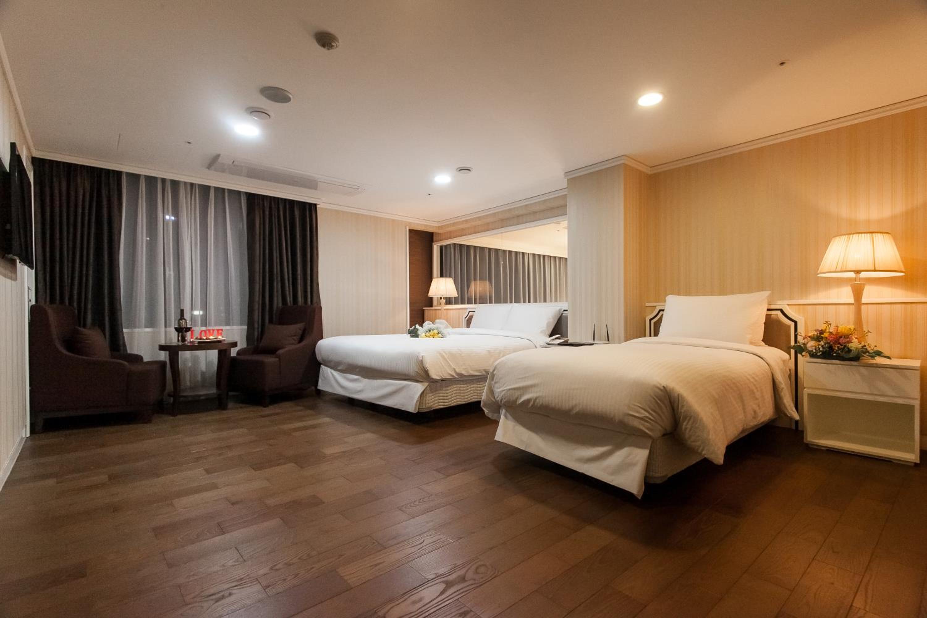Suite with Private Pool photo 2