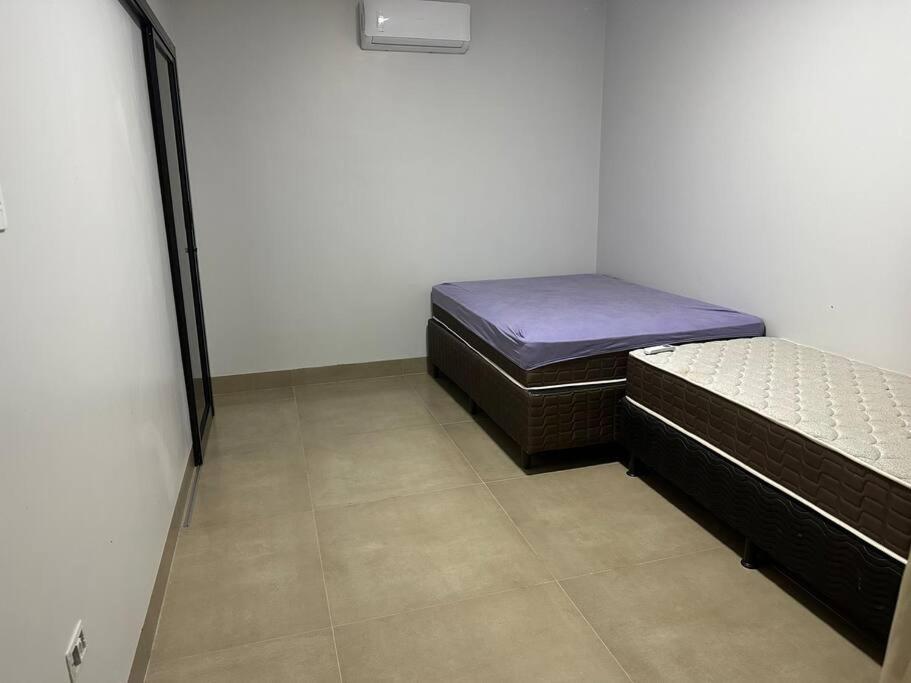 Five-Bedroom House photo 3