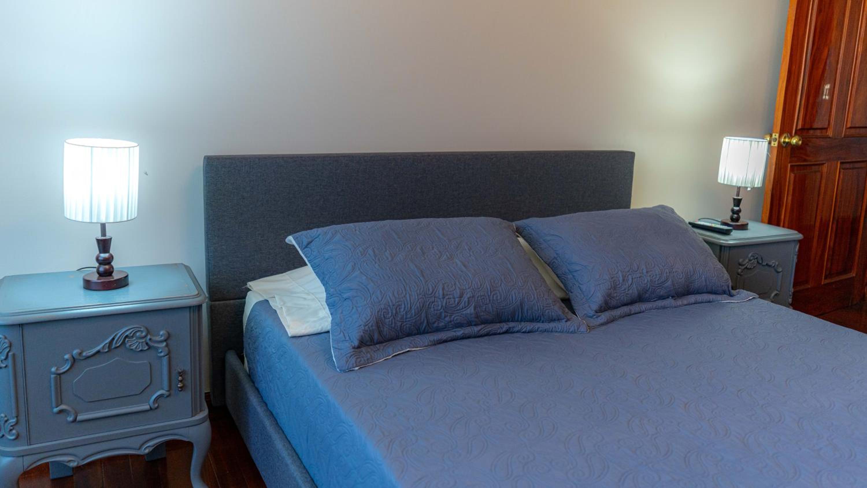 Queen Room photo 2