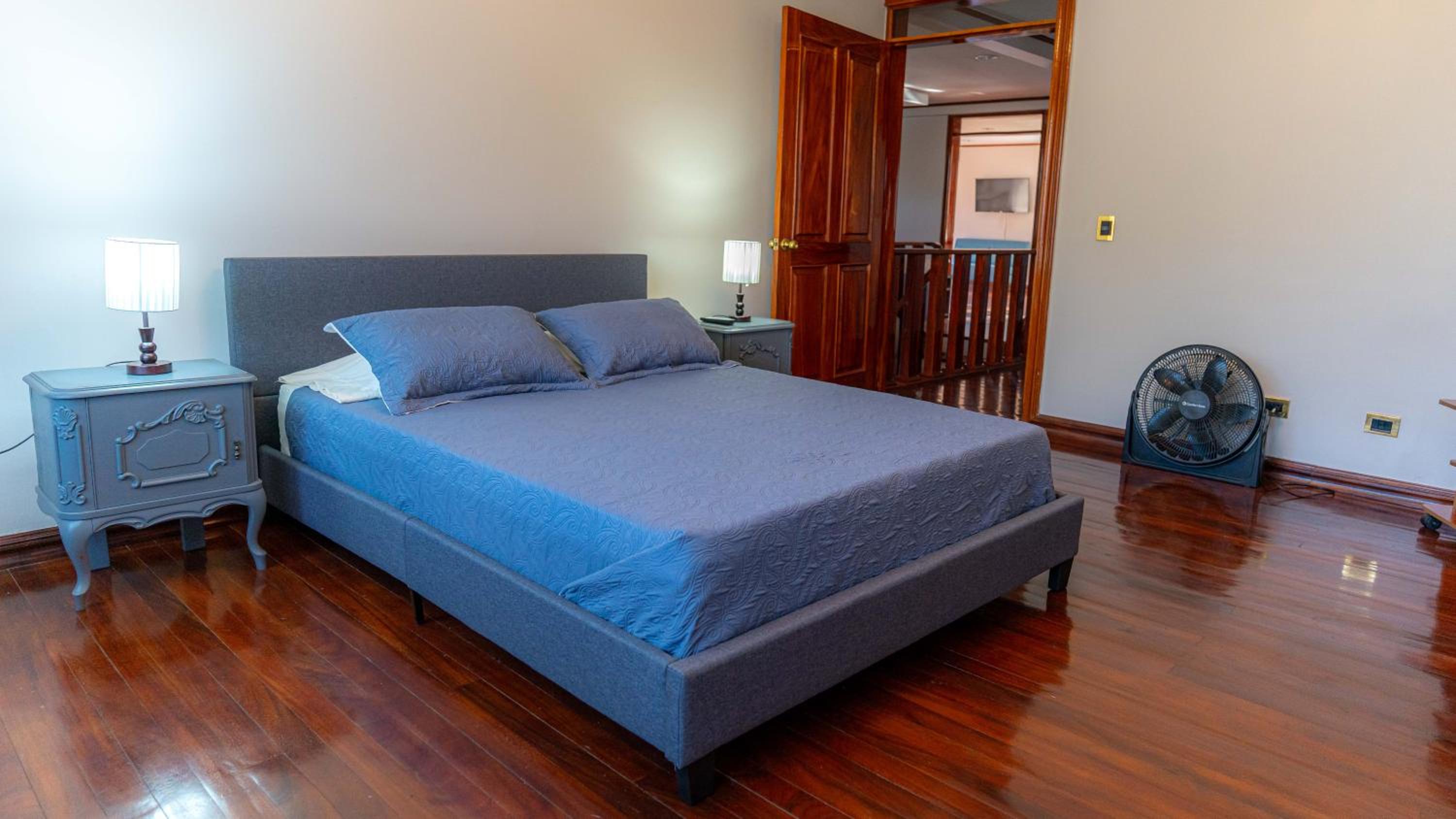 Queen Room photo 1