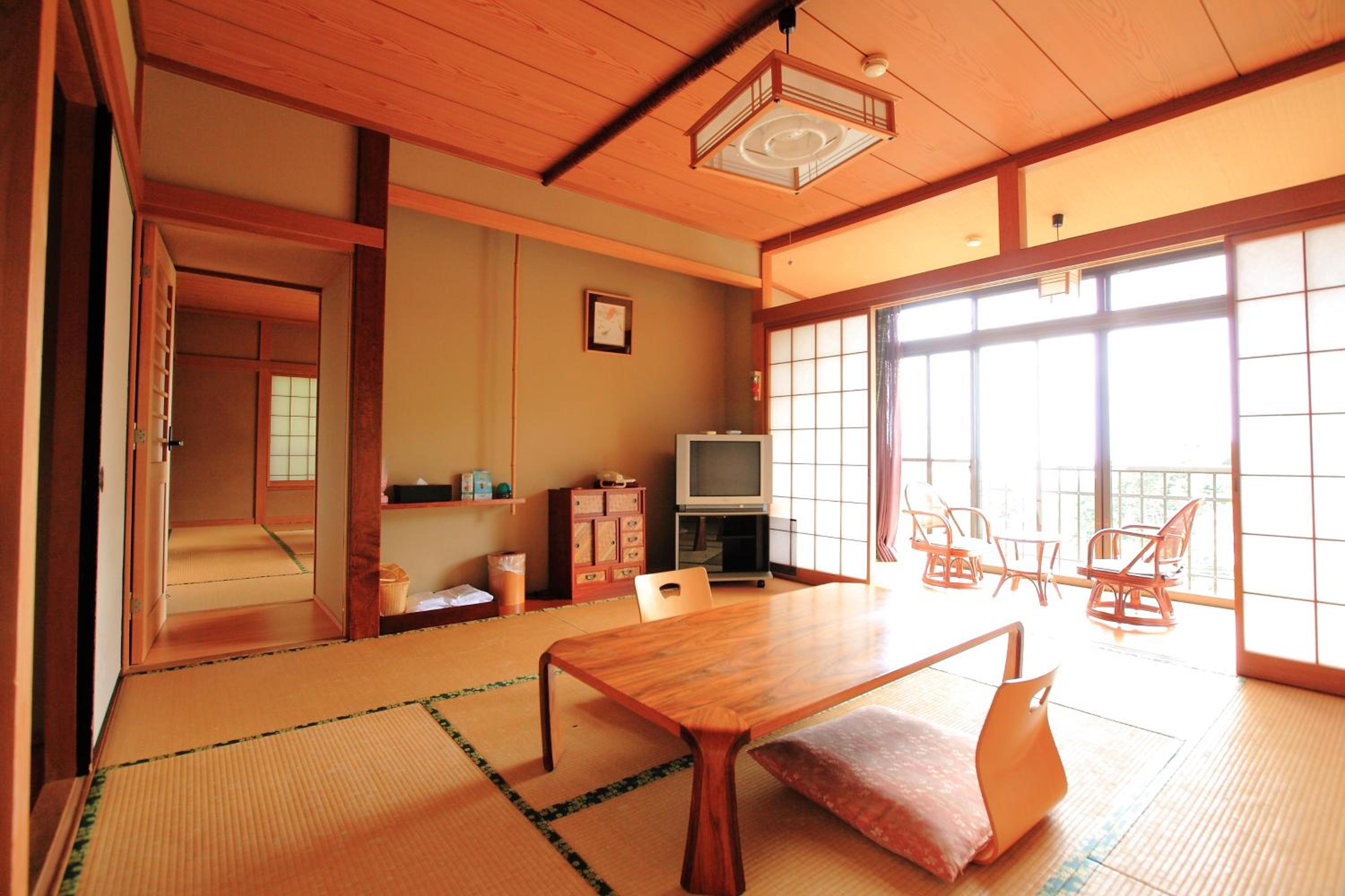 Japanese-Style Standard Room with Mountain View - Photo 1