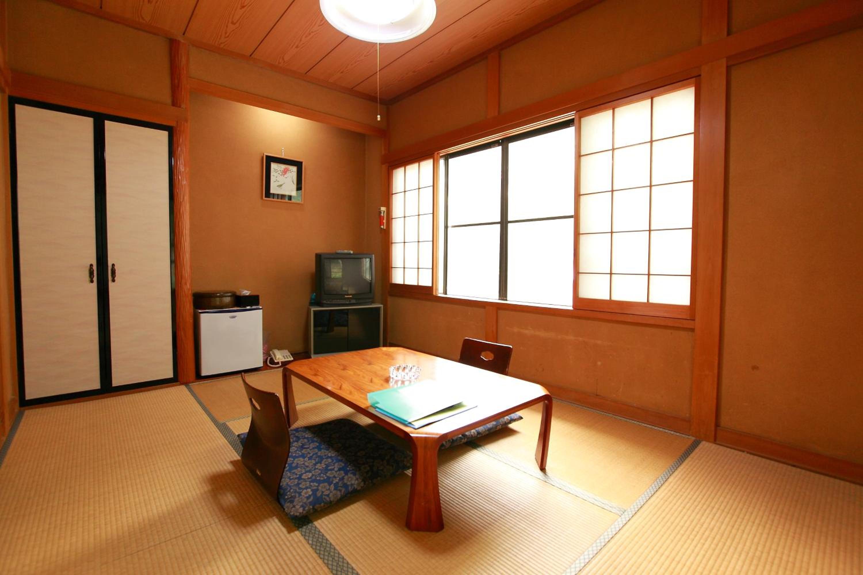 Japanese-Style Standard Room with Mountain View - Photo 2