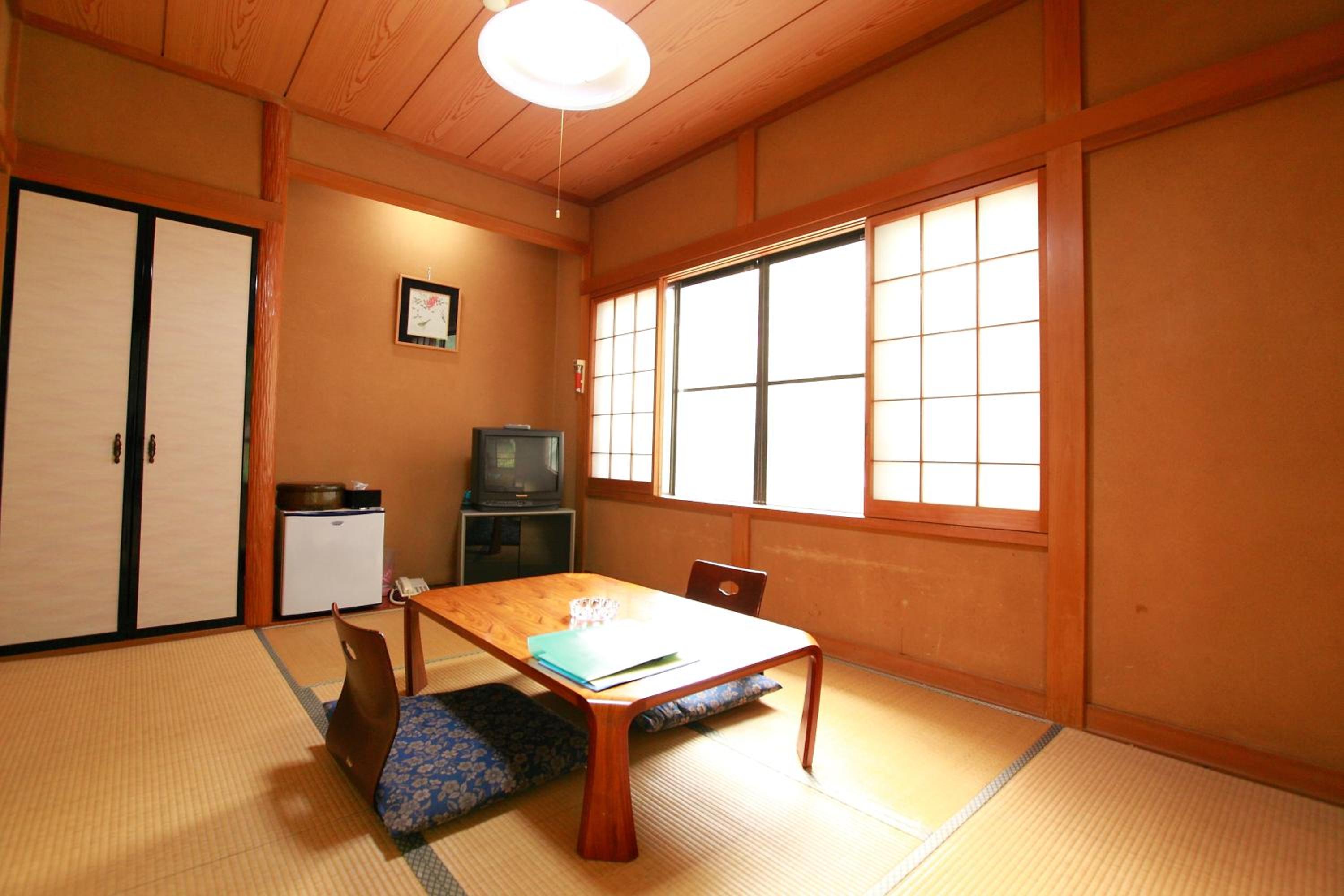 Japanese-Style Standard Room with Mountain View - Photo 3