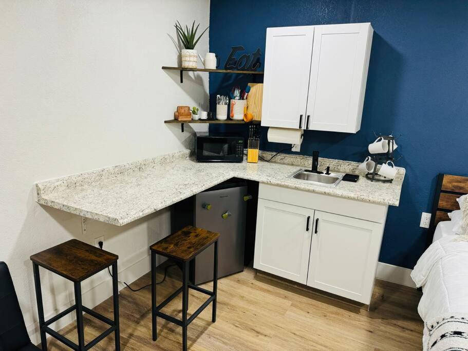 One-Bedroom Apartment photo 3