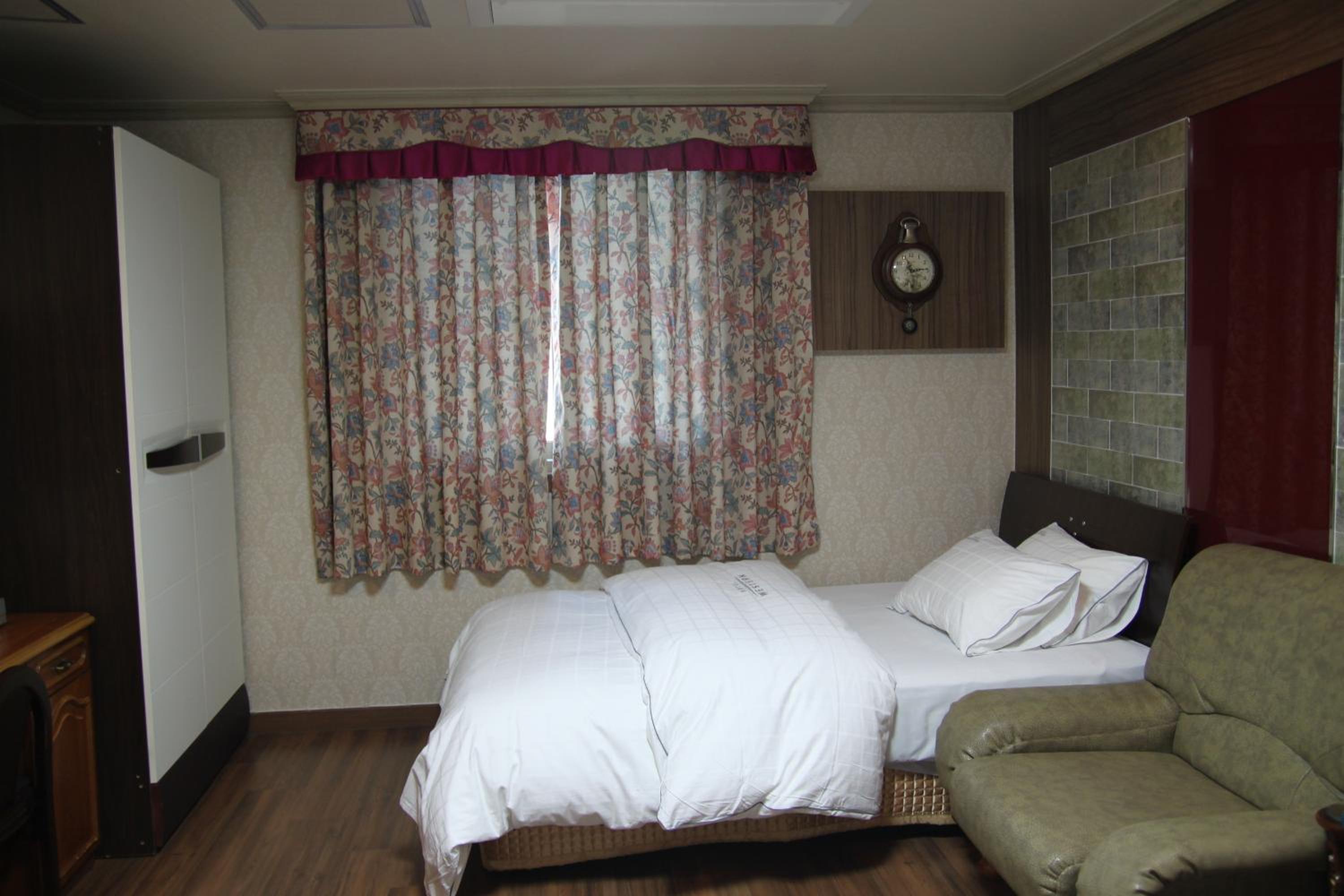 Deluxe Twin Room photo 3