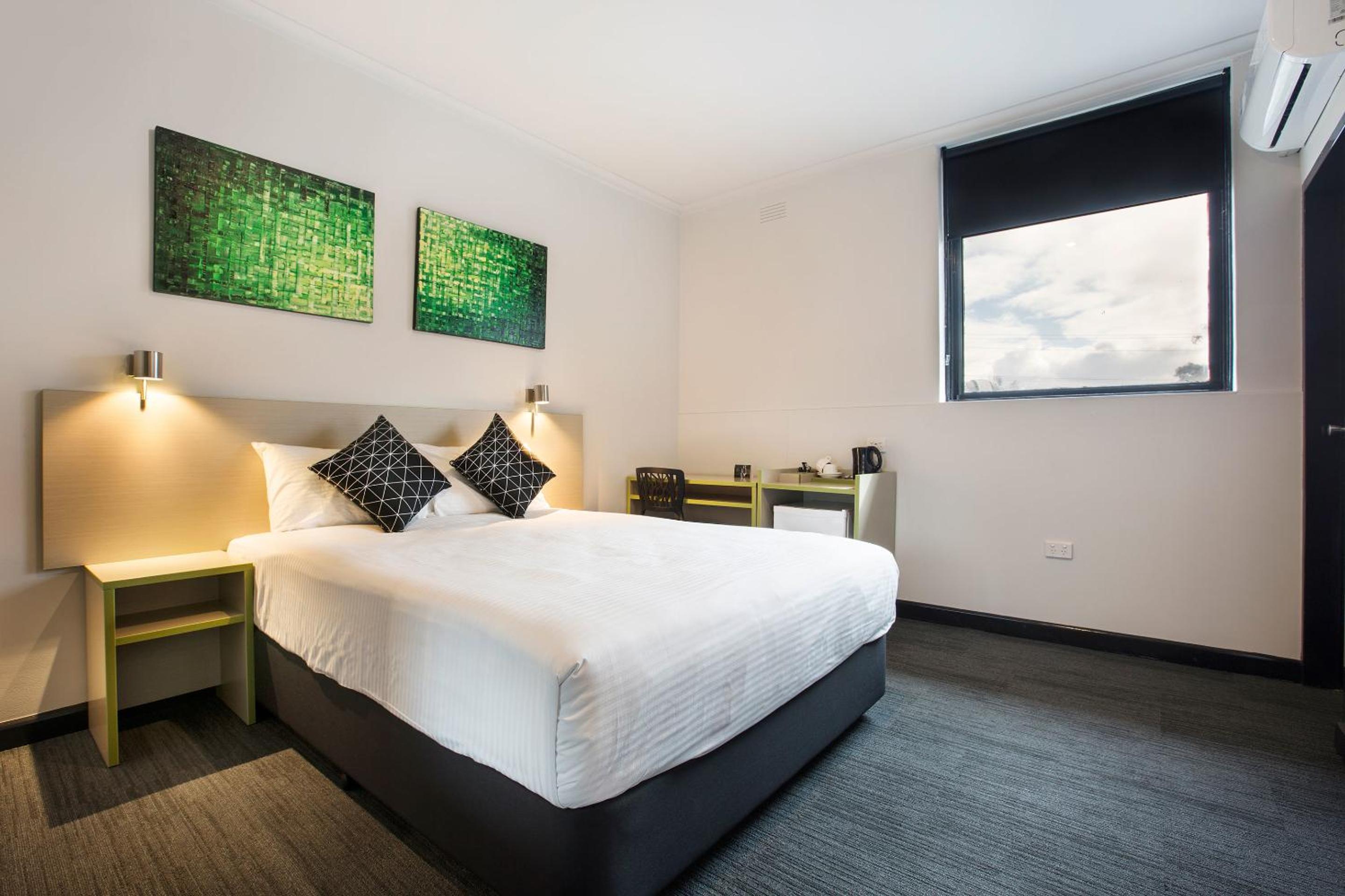 Queen Studio with Free Welcome Drink for Two Guests photo 1