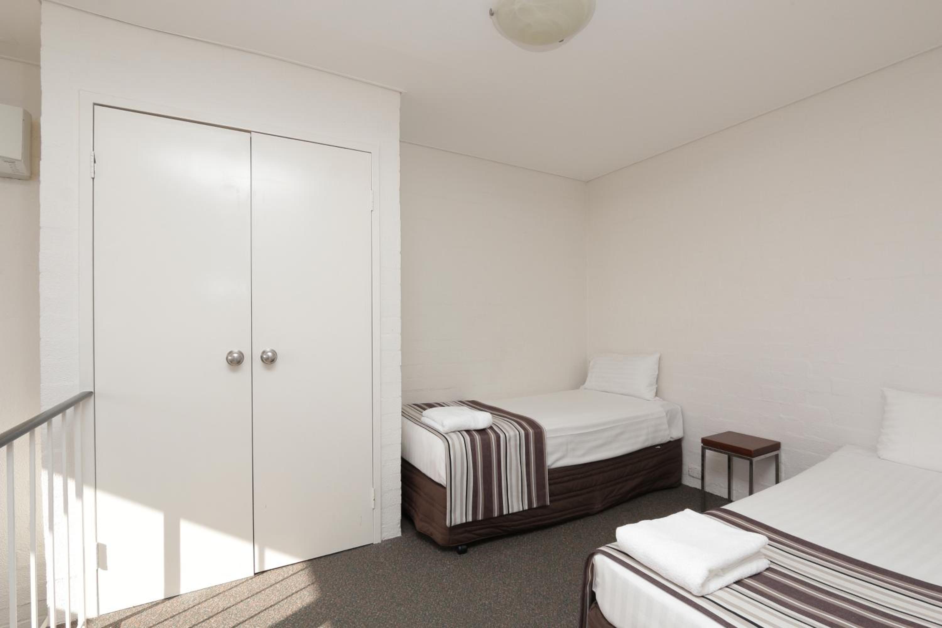 Three Bedroom Loft with Free Wifi and Parking photo 1