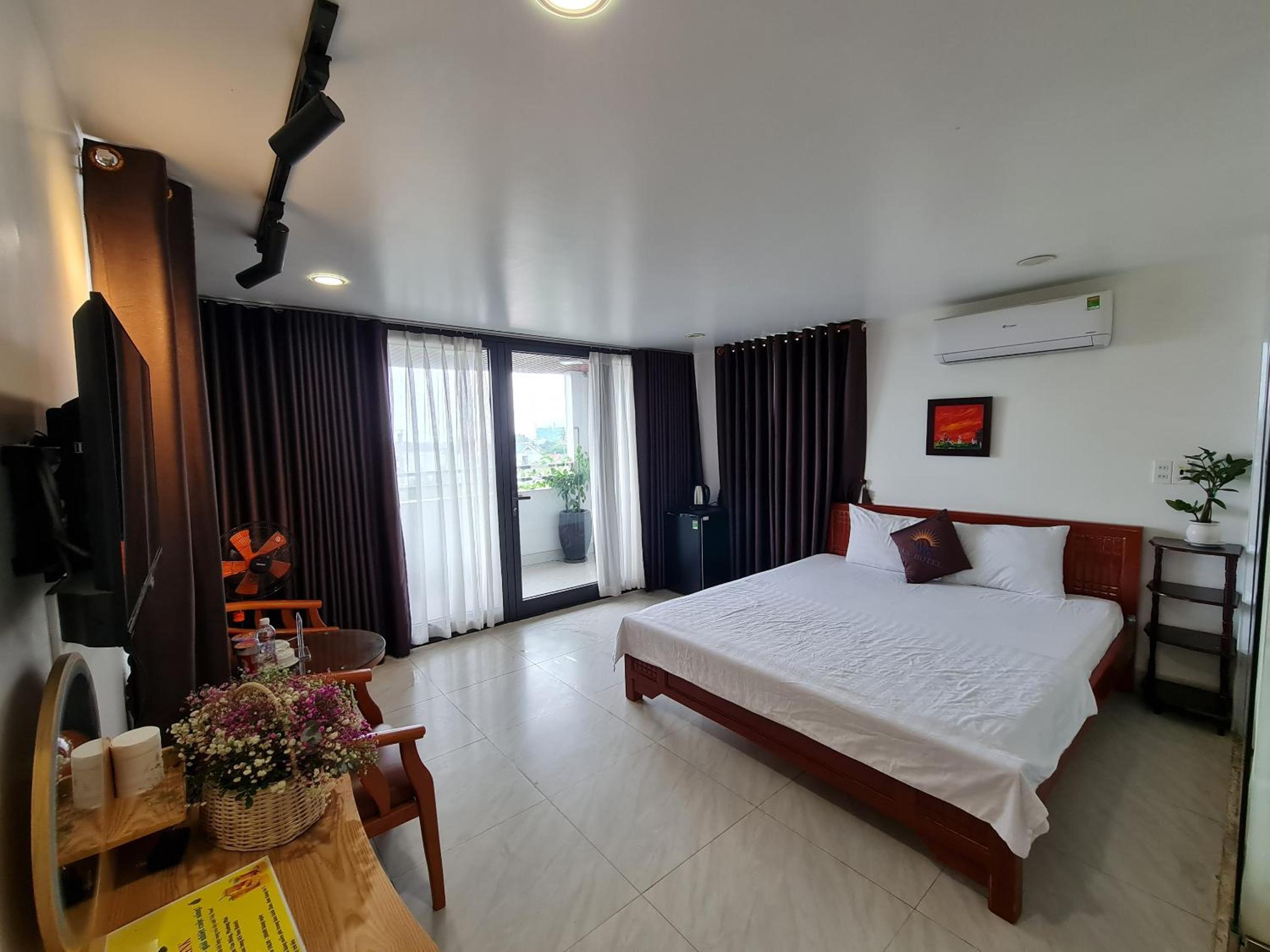 Deluxe Double Room (2 Adults + 1 Child)