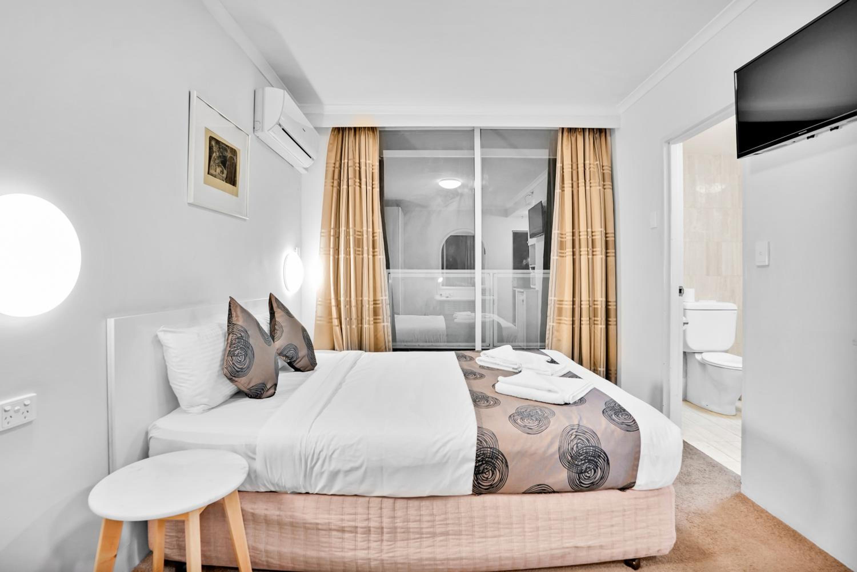 Standard Suite - Photo 2