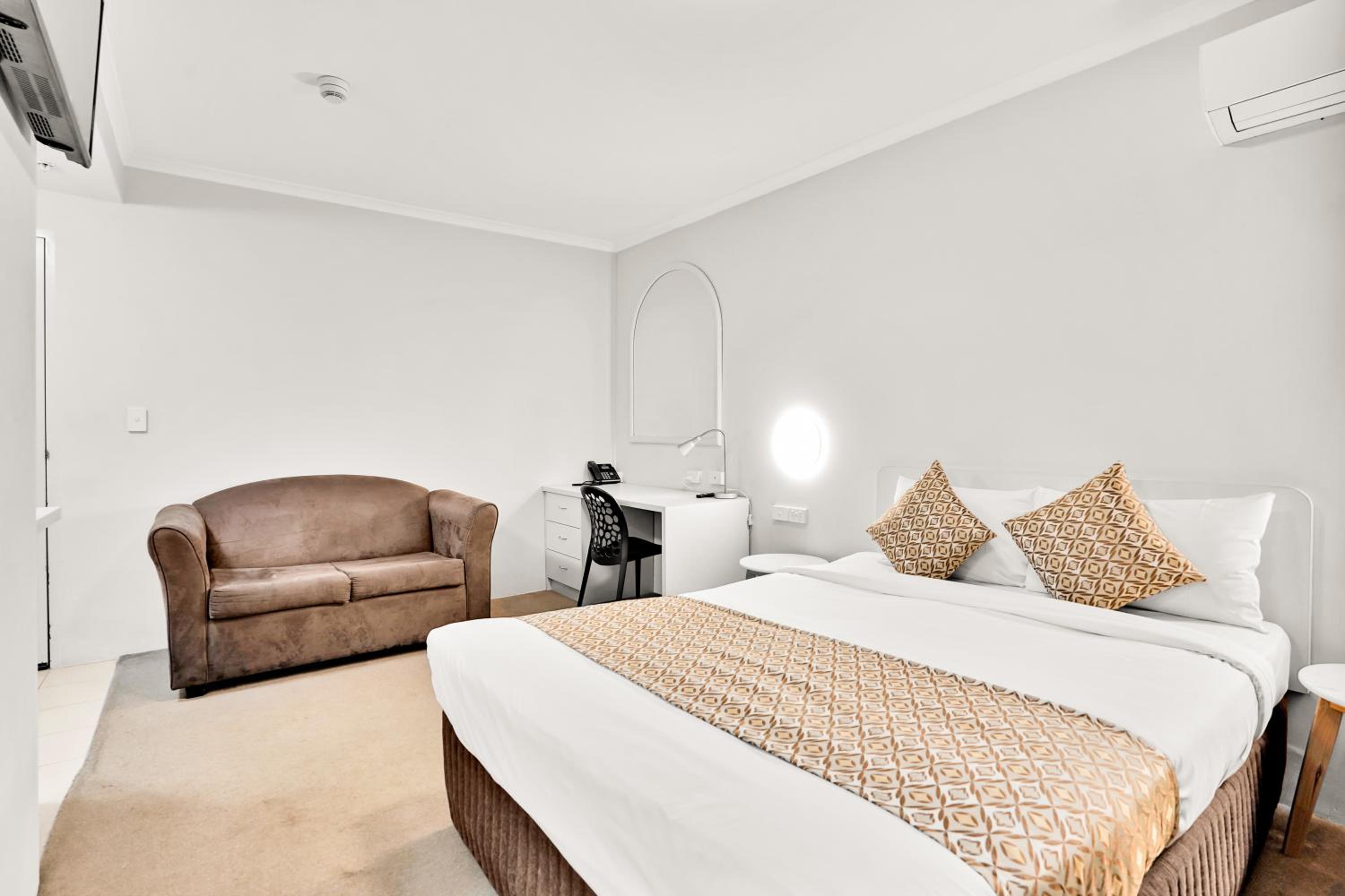 Standard Suite - Photo 1