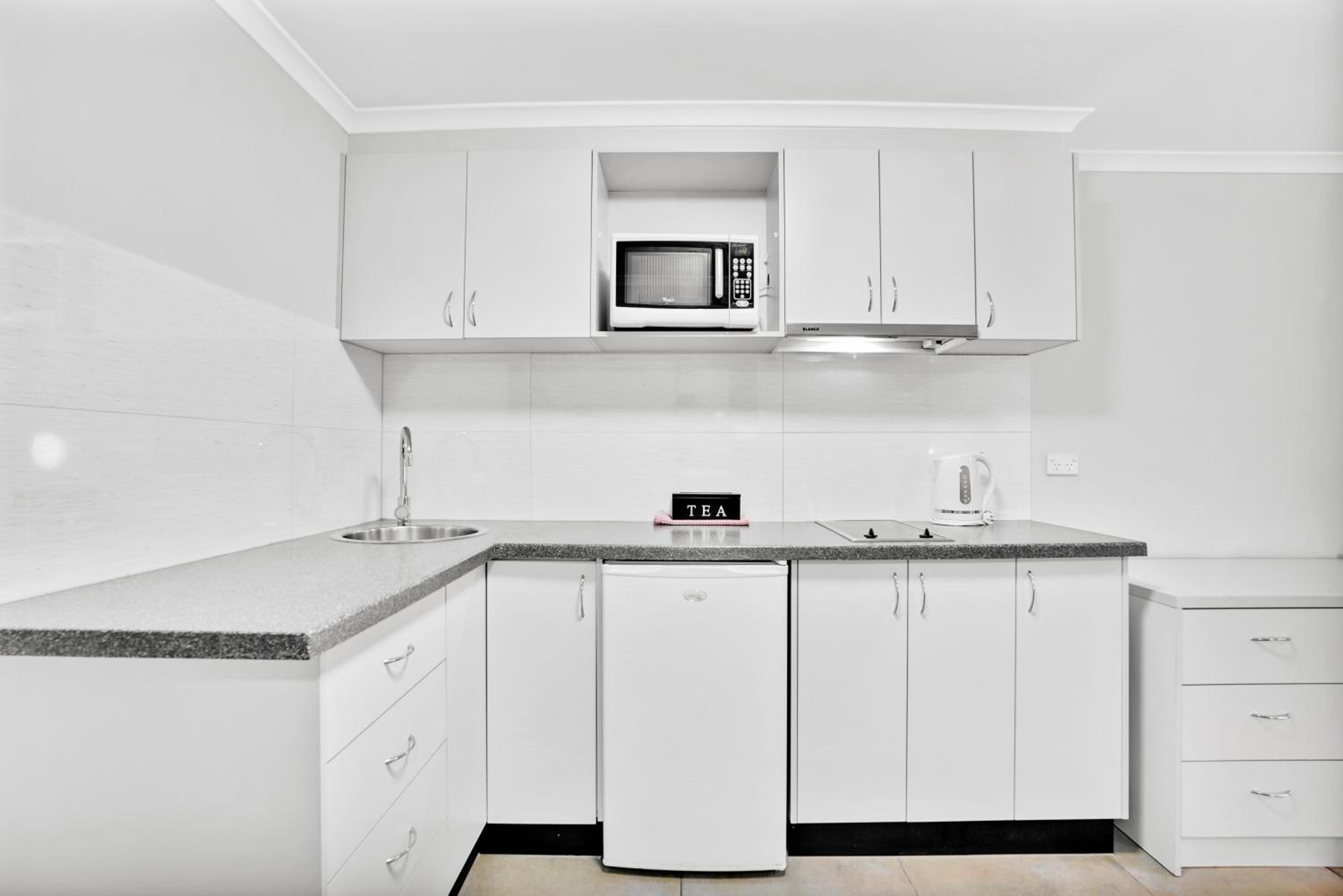 Executive Suite - Photo 4