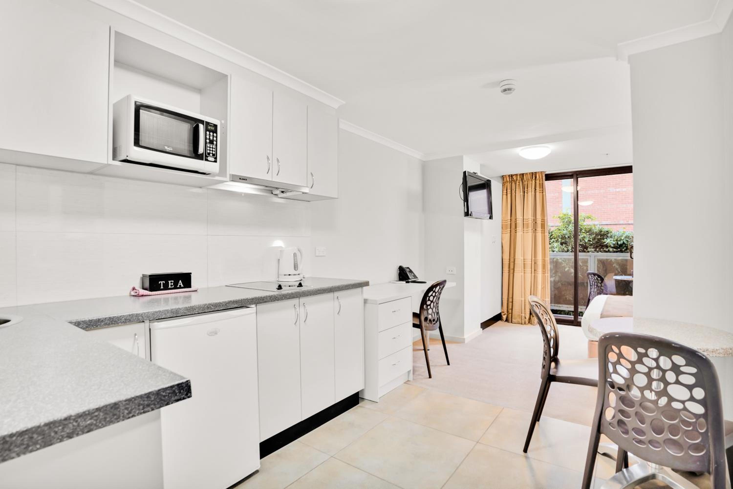 Executive Suite - Photo 7
