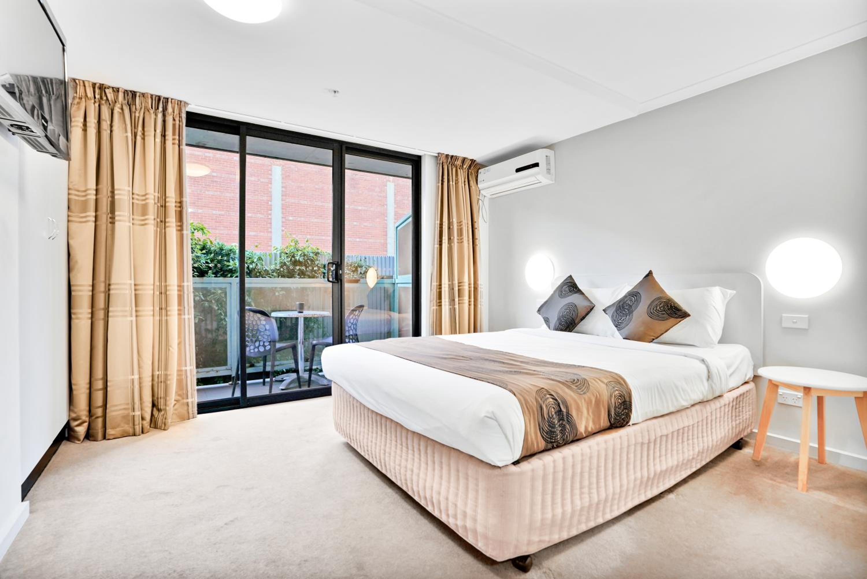 Executive Suite - Photo 1
