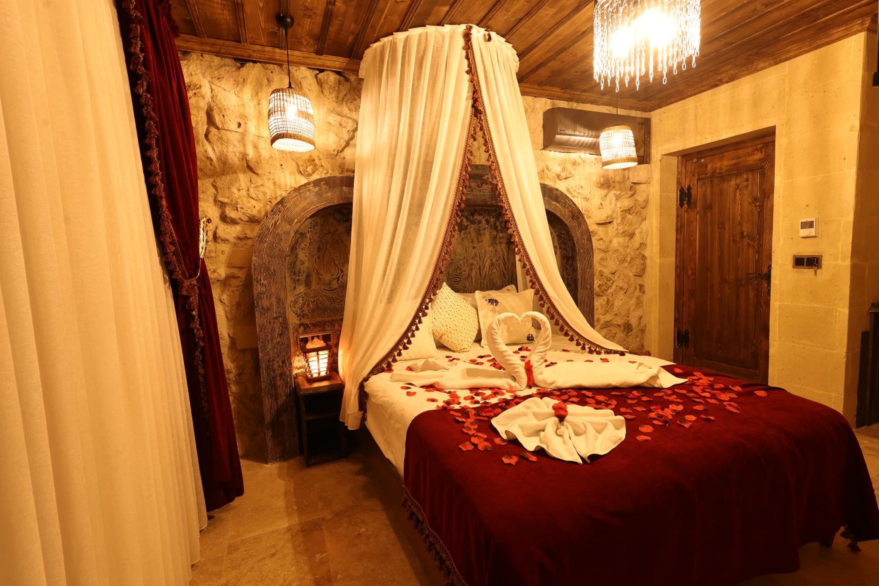 Deluxe Double Room with Jacuzzi photo 3
