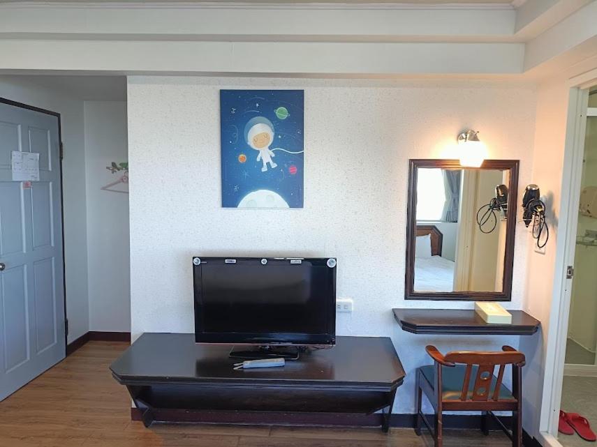 Standard Double Room - Photo 17