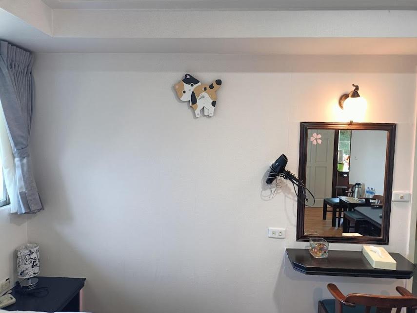 Standard Double Room - Photo 9