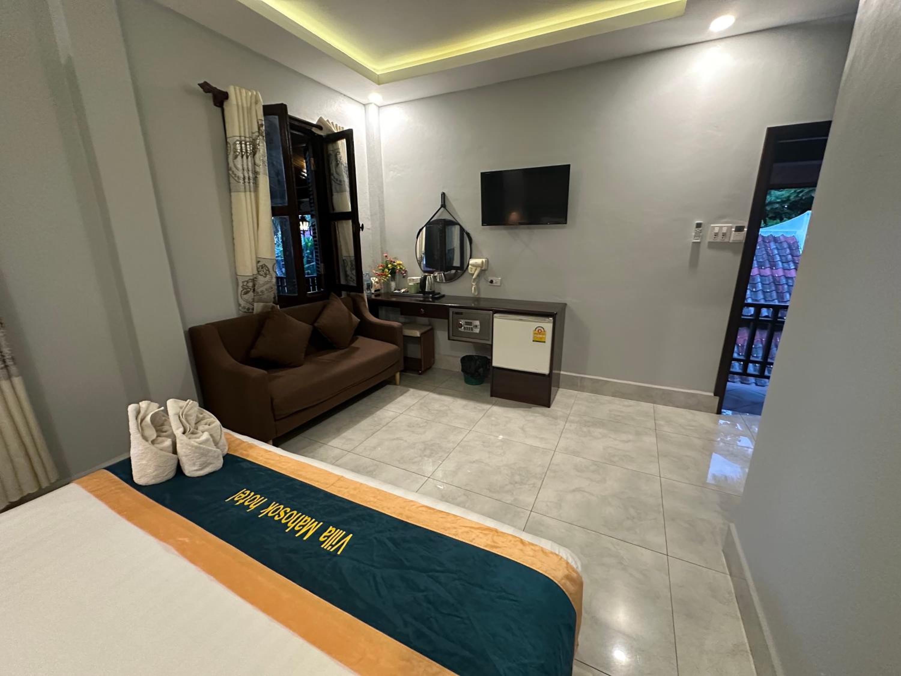 Deluxe Double Room with Bath - Photo 2