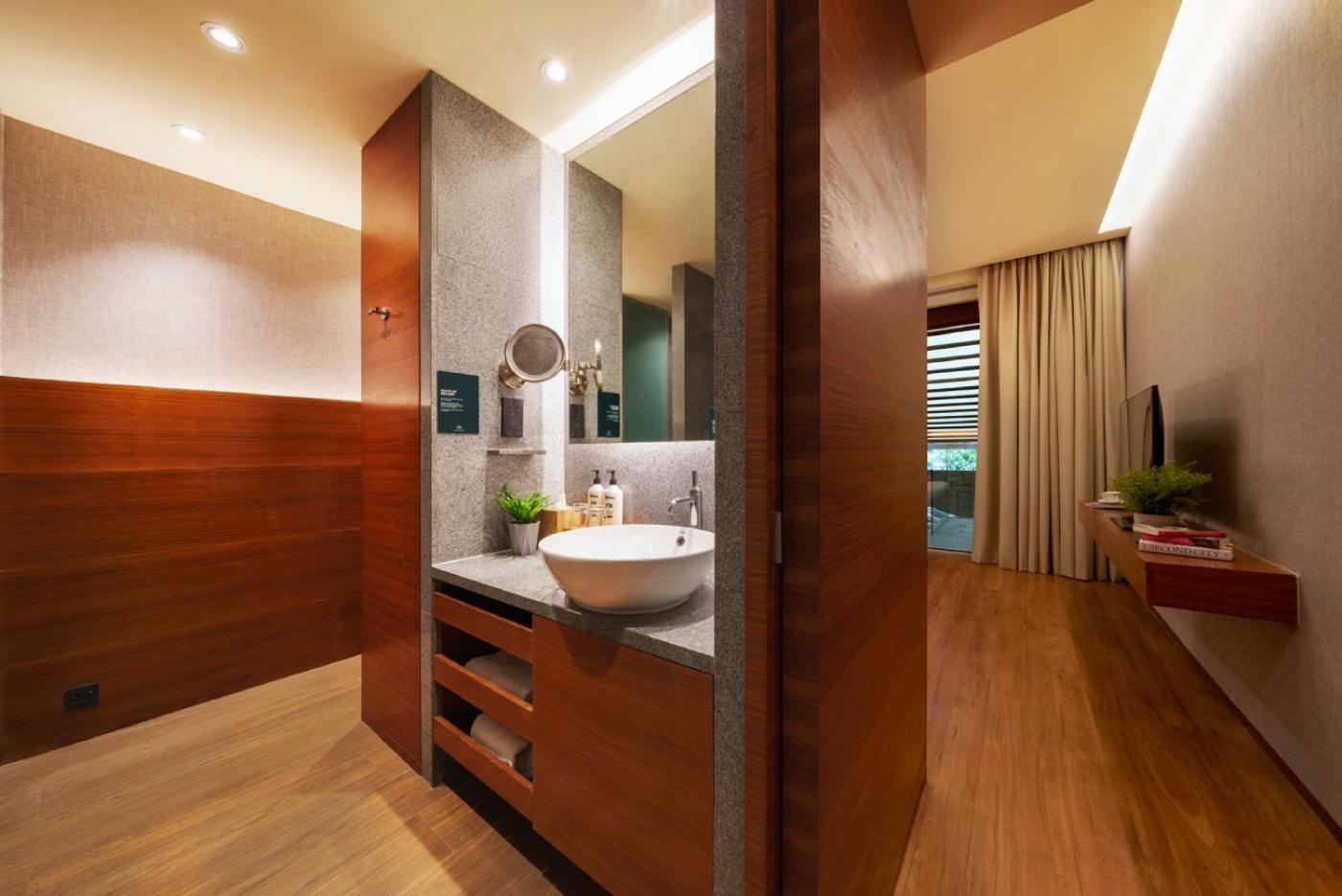 Courtyard Premier Room with $50nett Spa Credit daily photo 2