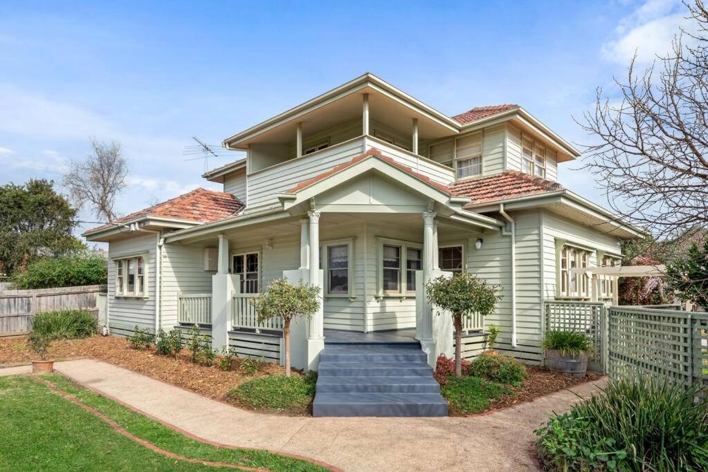 Five-Bedroom House photo 2
