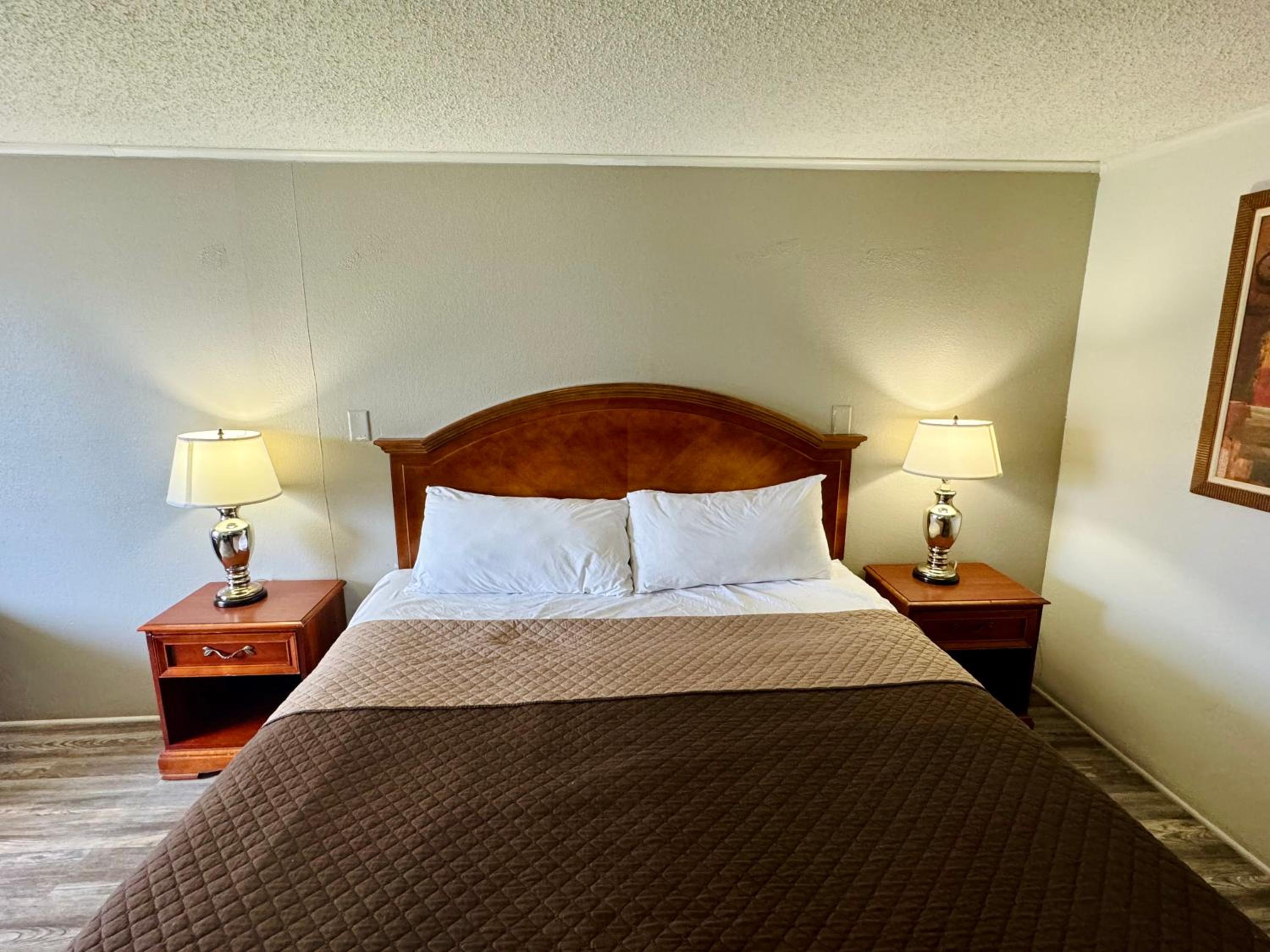 King Room - Non-Smoking - Photo 1