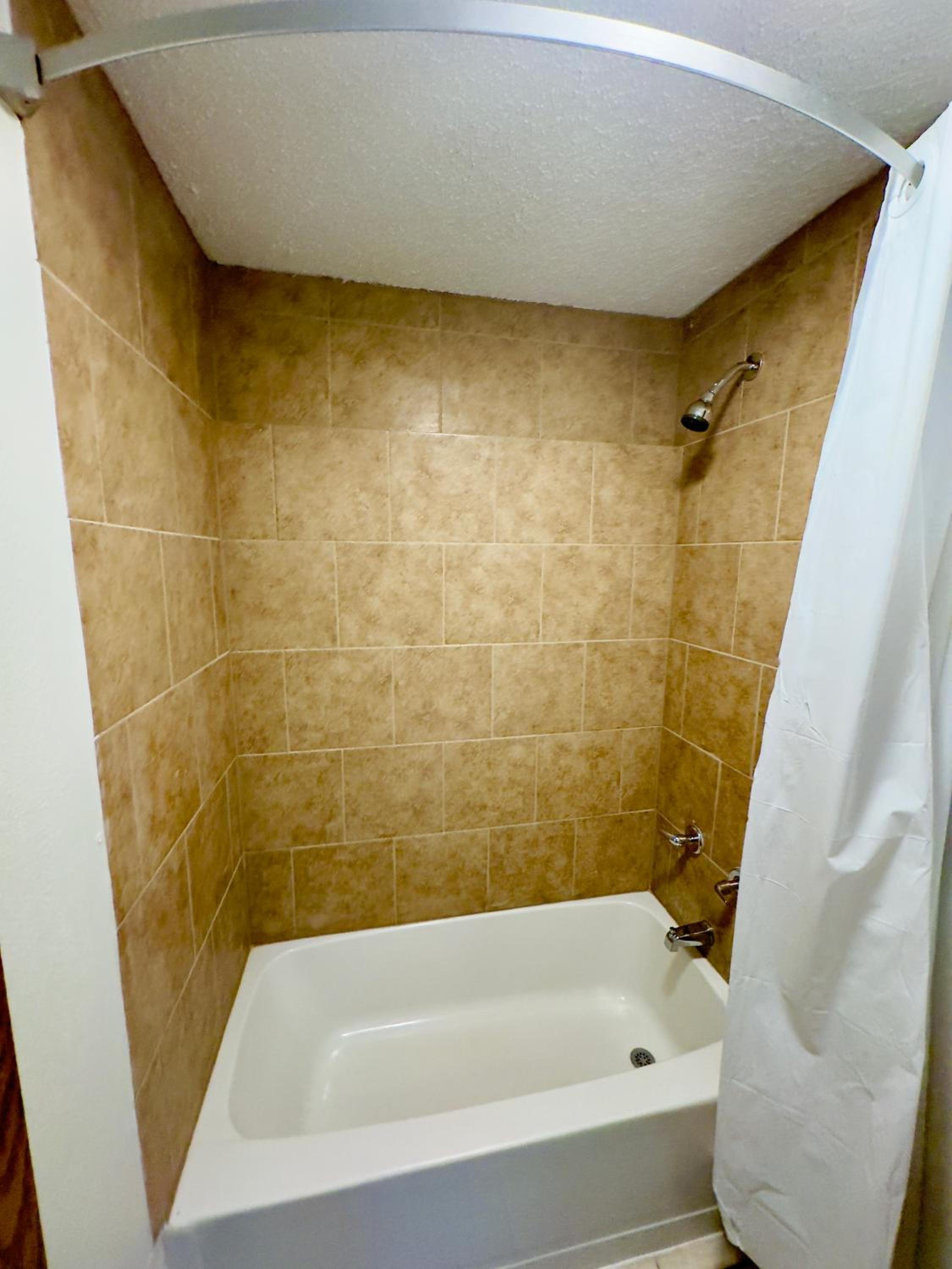 King Room - Non-Smoking - Photo 4
