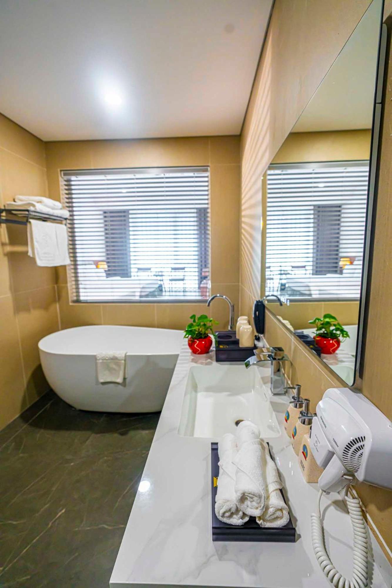 Twin Room with Garden View - Photo 14