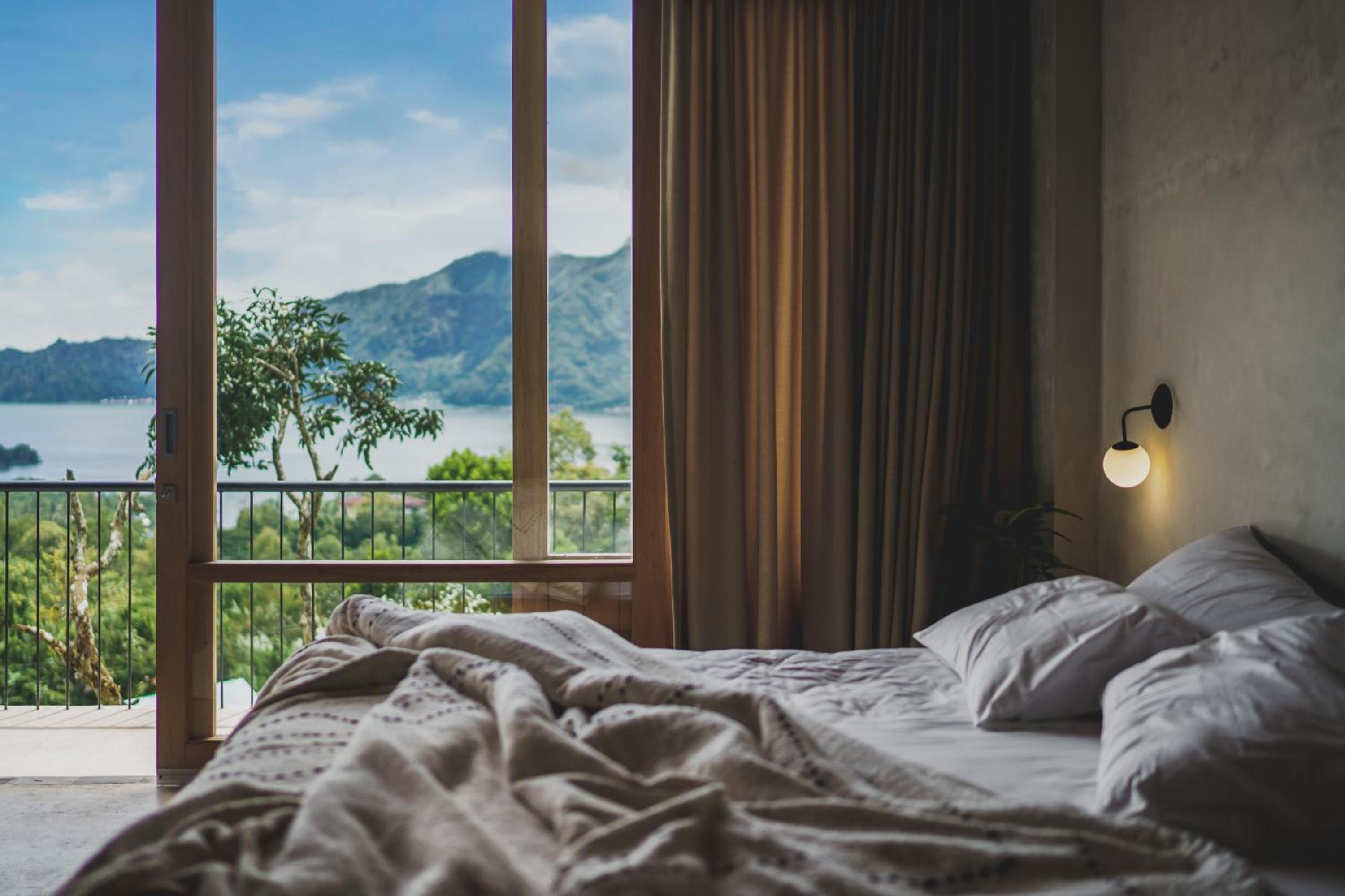 Deluxe Lake View With One Way Airport Transfer