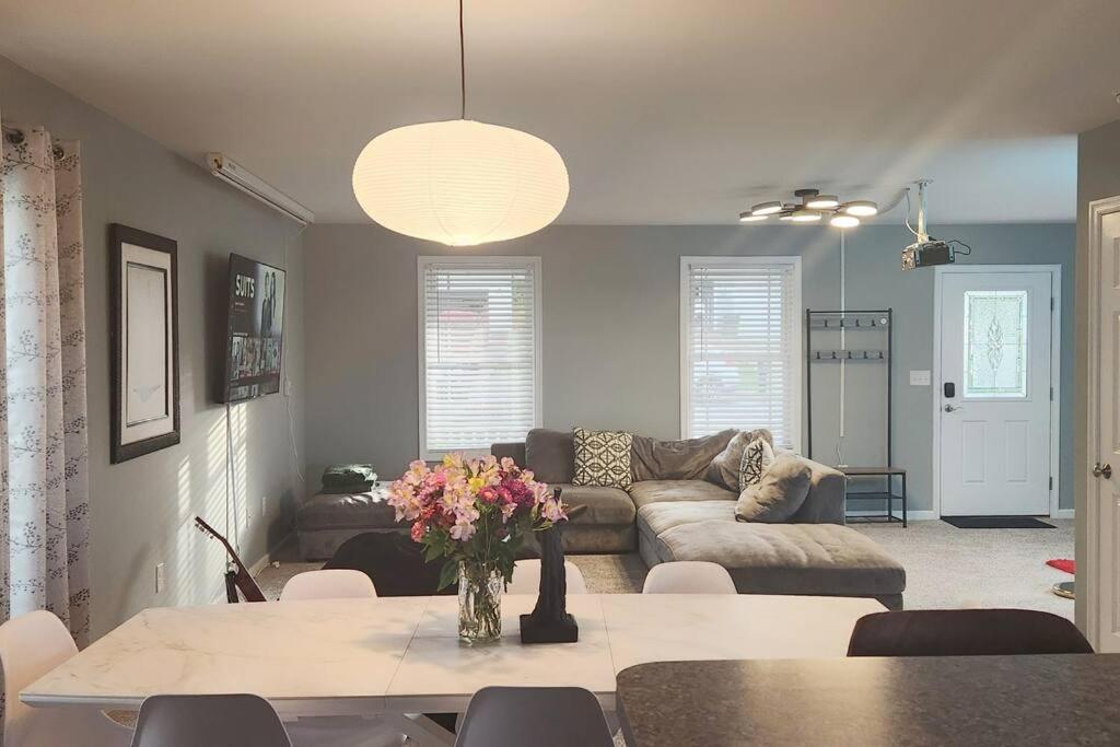 Five-Bedroom House photo 1