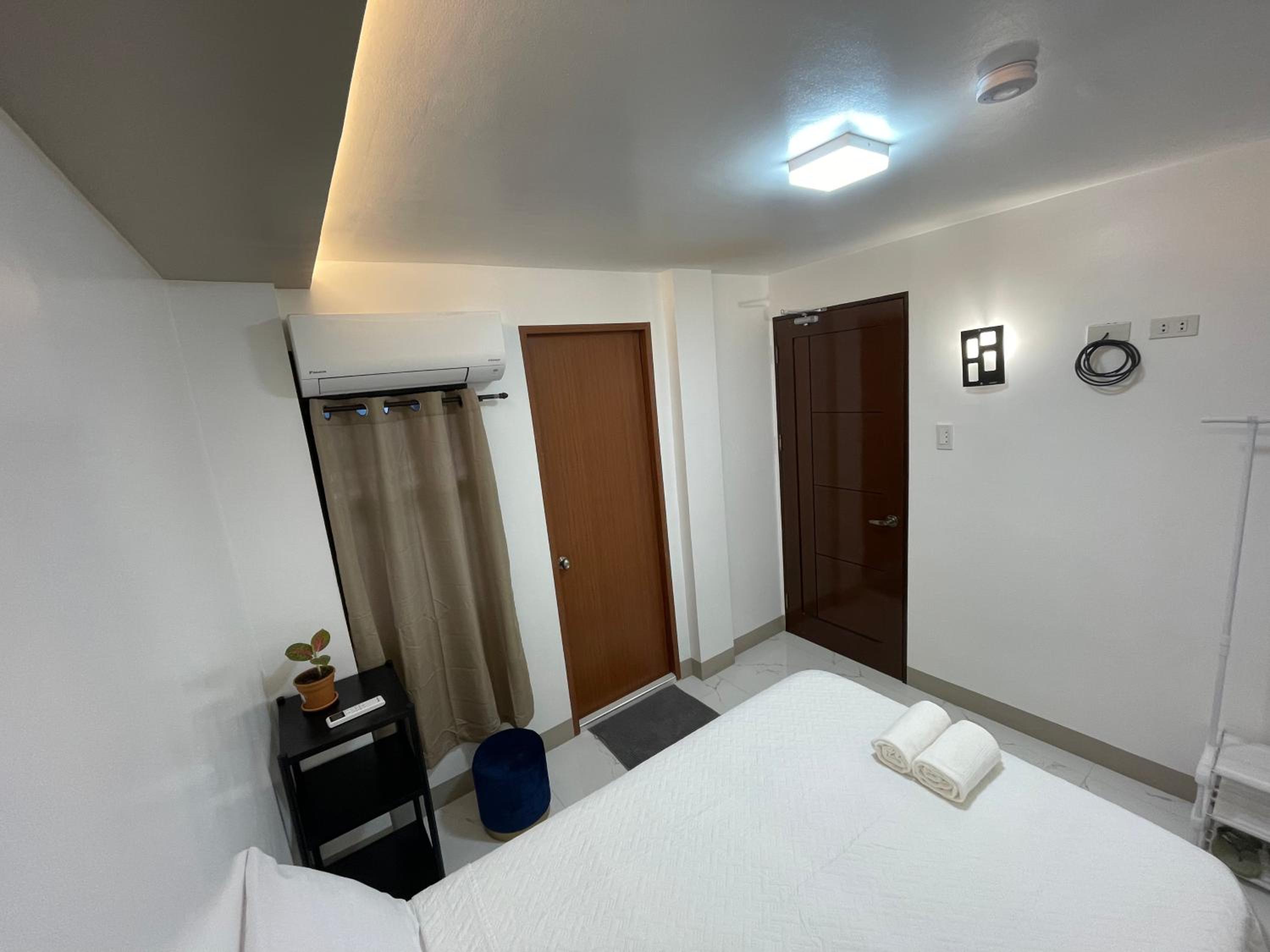 Single Room with Private Bathroom photo 2