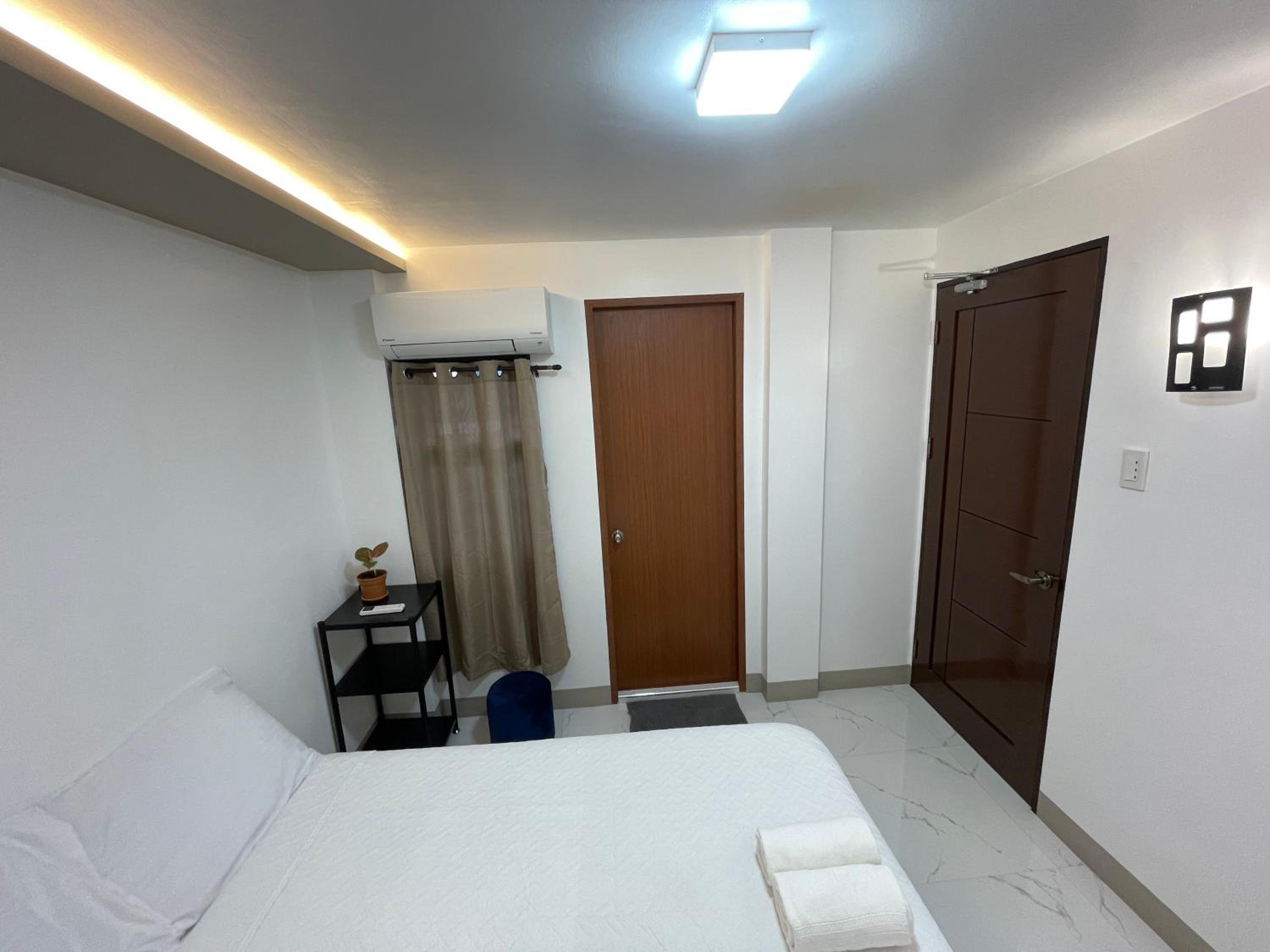 Single Room with Private Bathroom photo 1