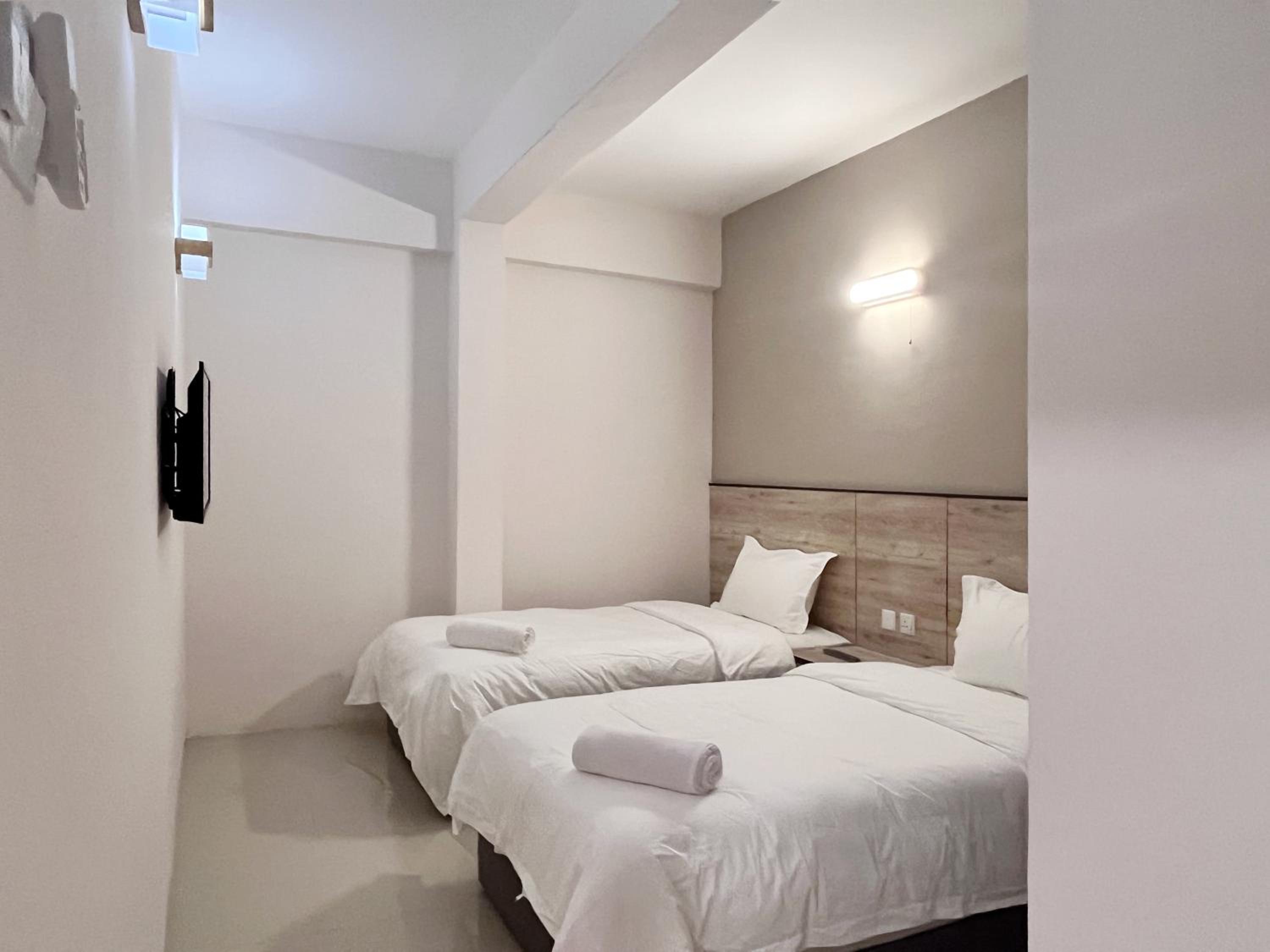 Standard Twin Room - Photo 1