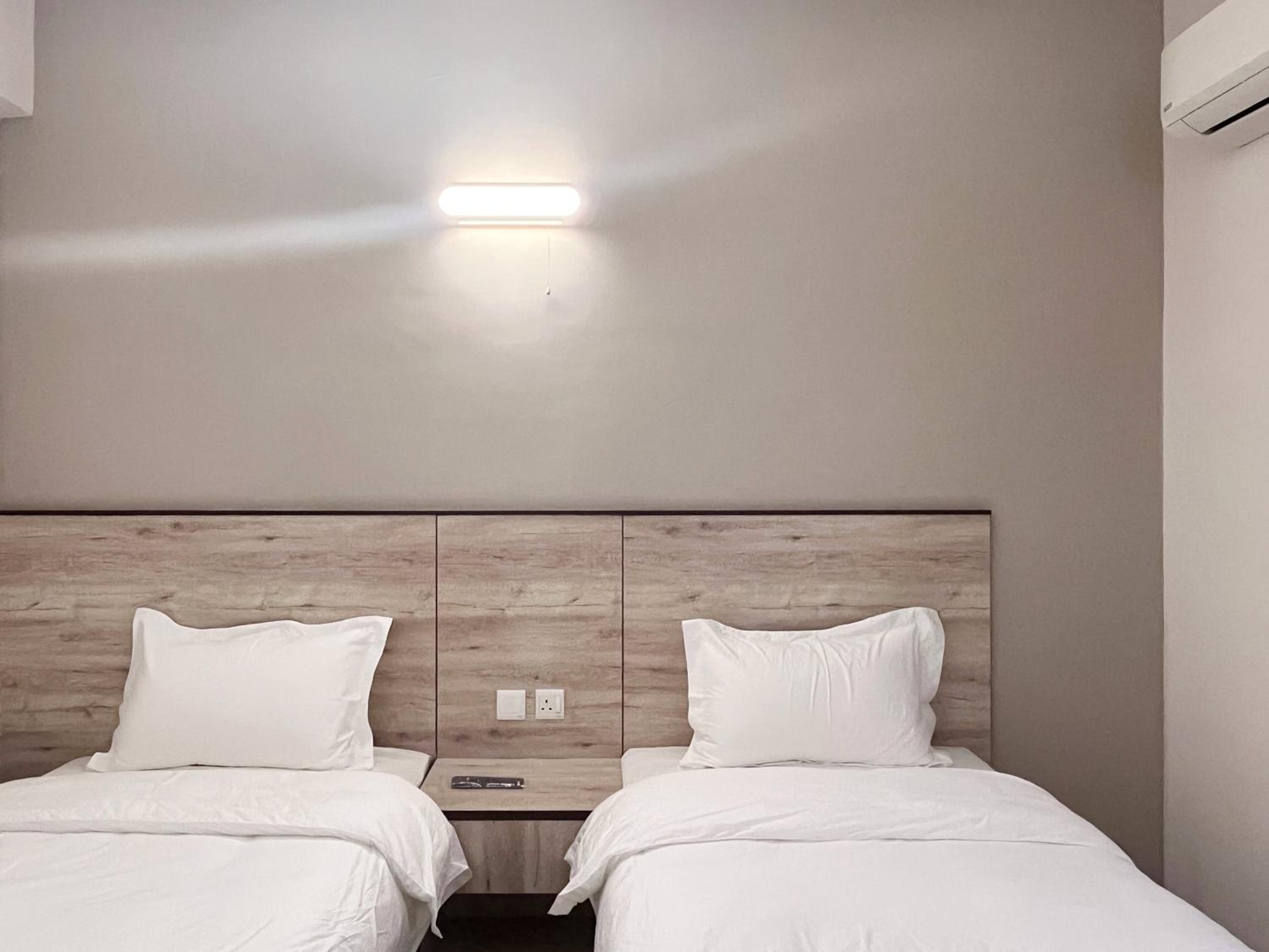 Standard Twin Room - Photo 2
