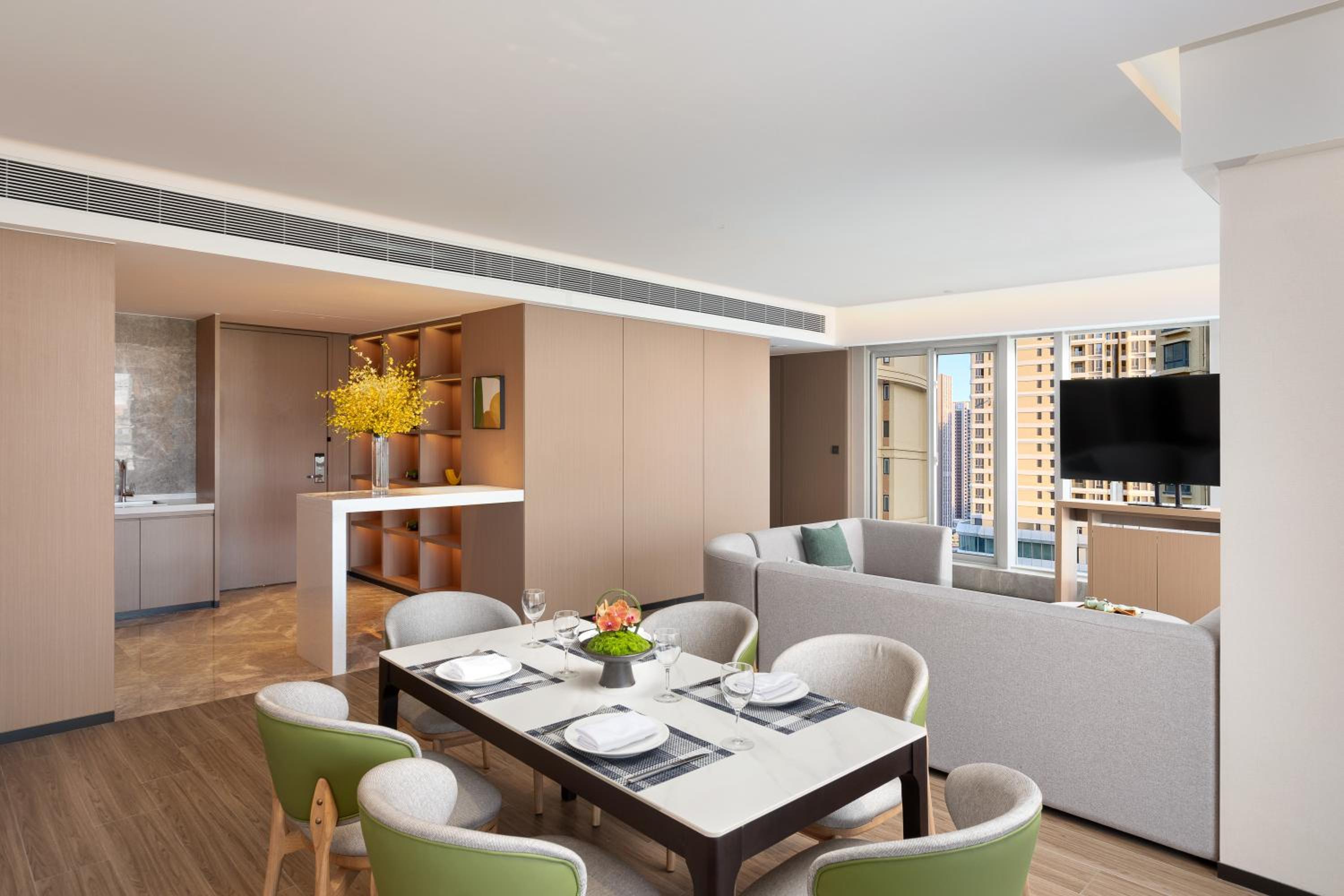 One-Bedroom Suite with Dining Area photo 3