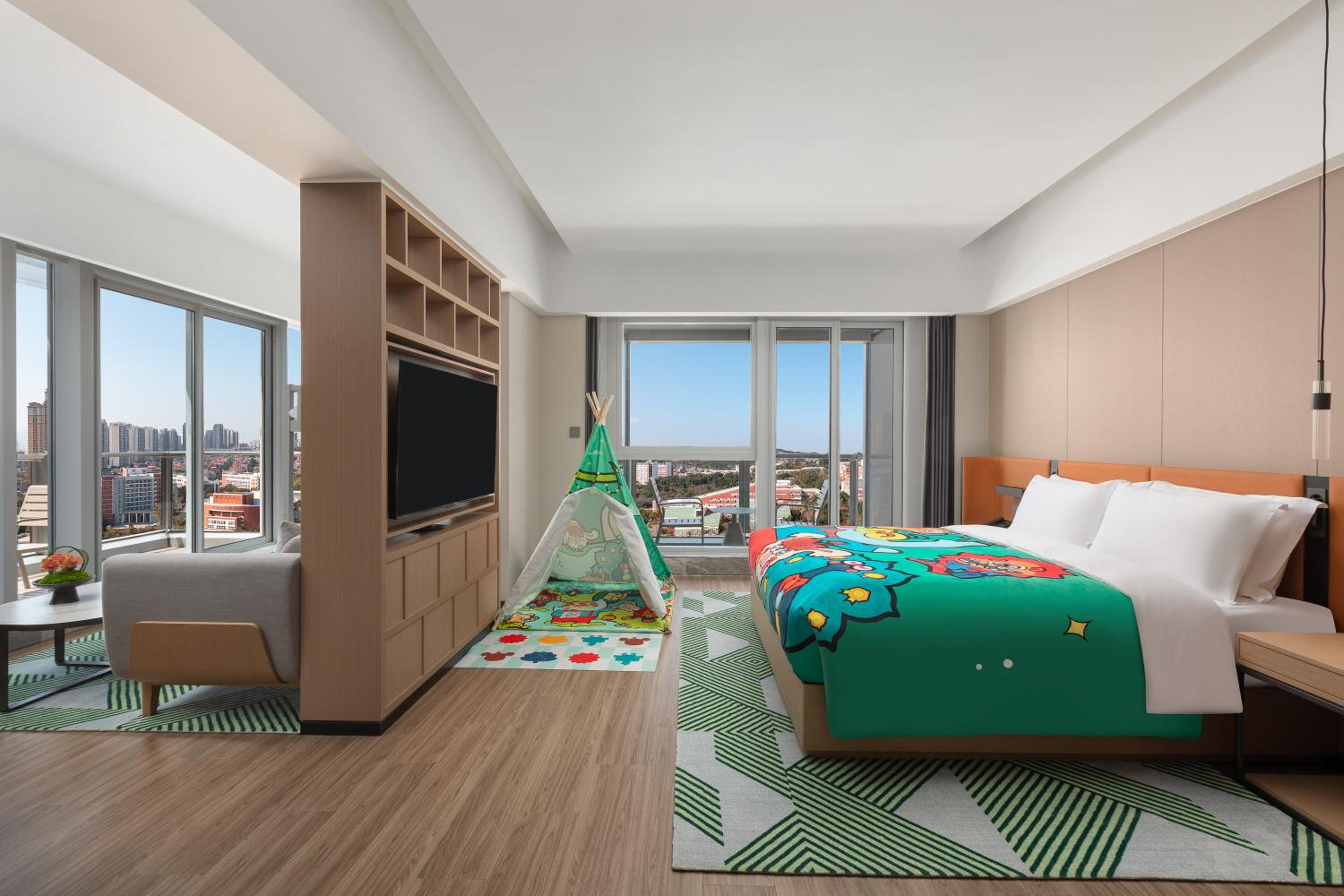 1 King 1 Bunk Suite Kids Theme