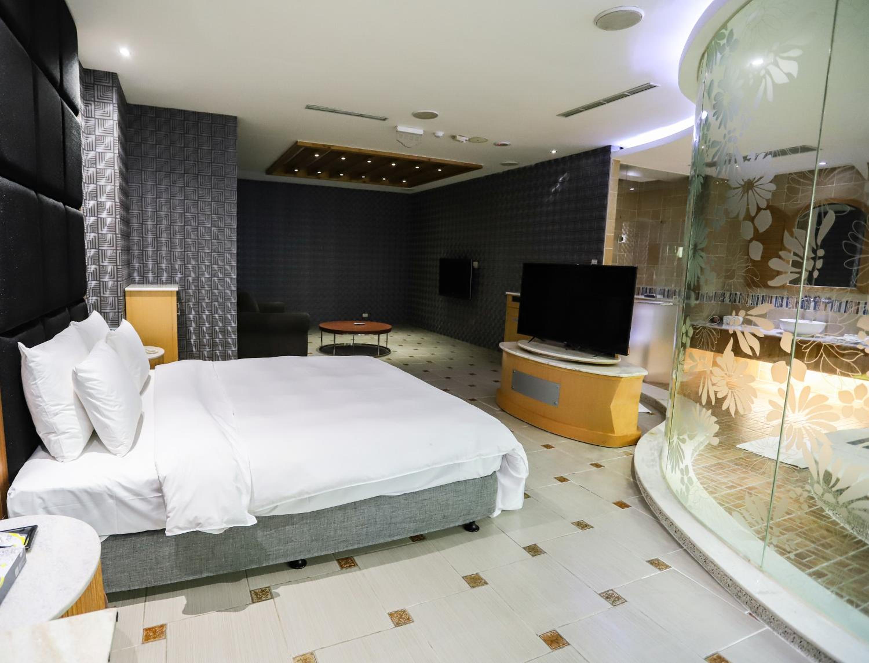 Diamond Suite photo 1