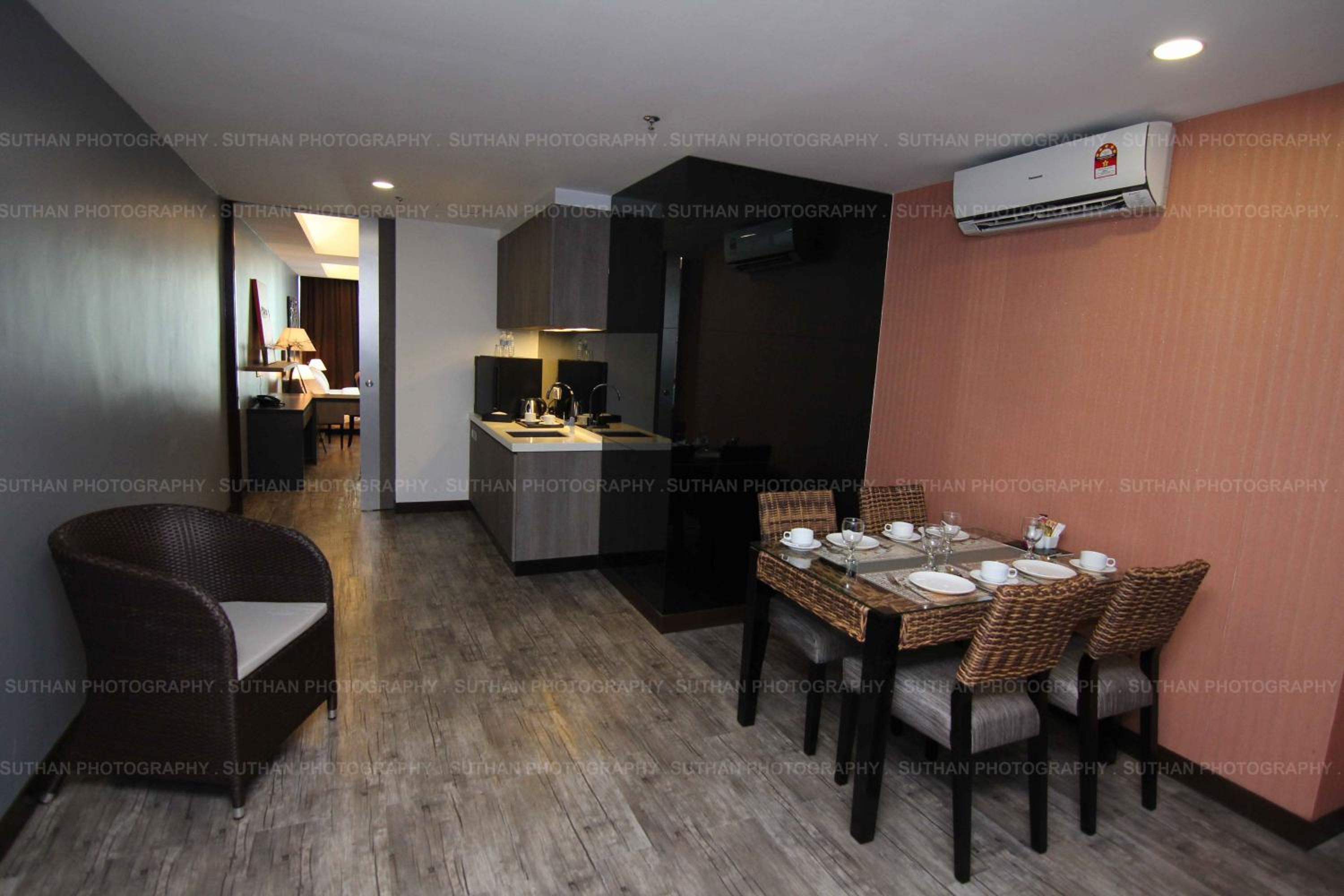 Deluxe King Room - Photo 27