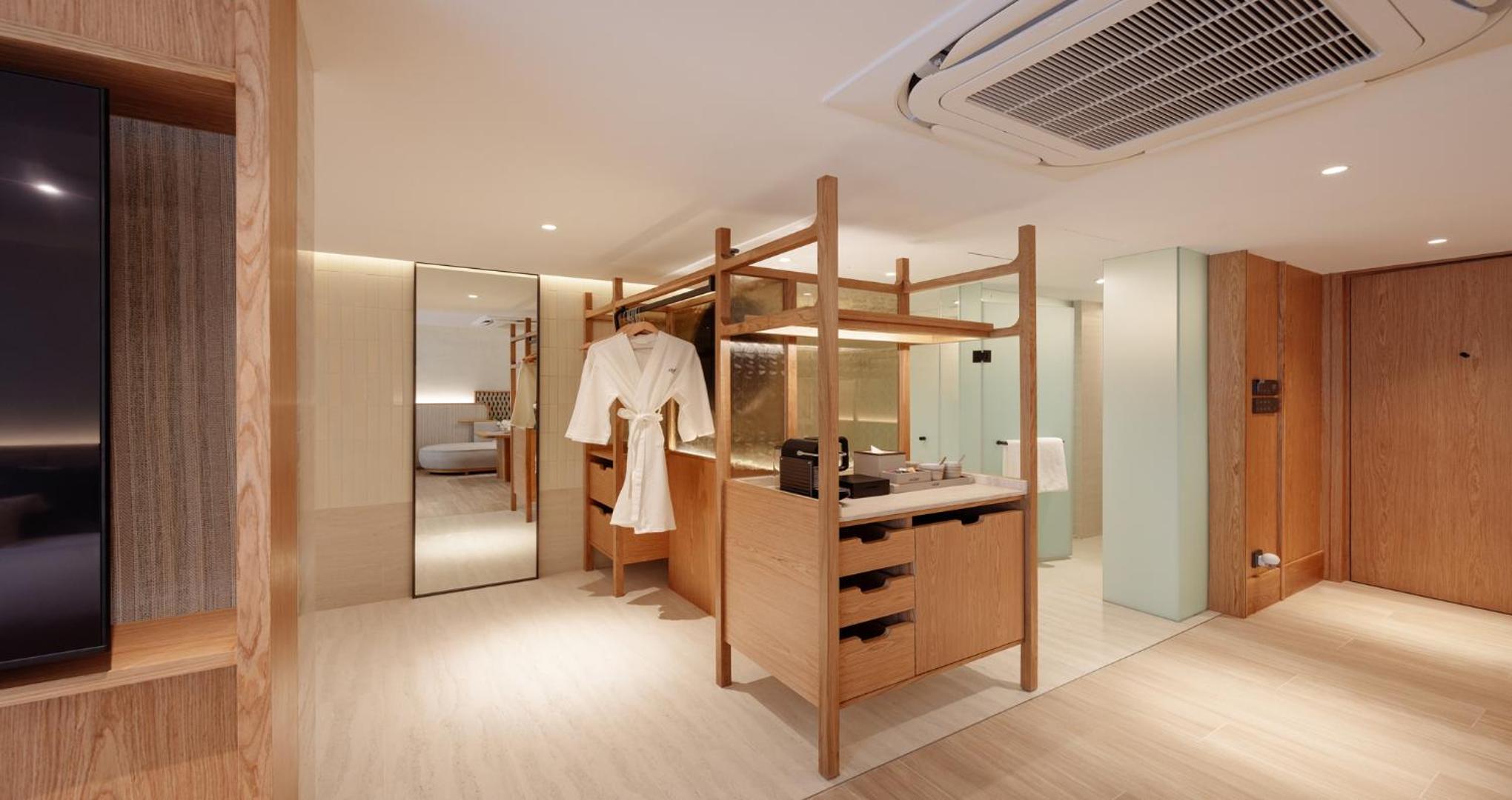 Deluxe Suite with Terrace photo 3