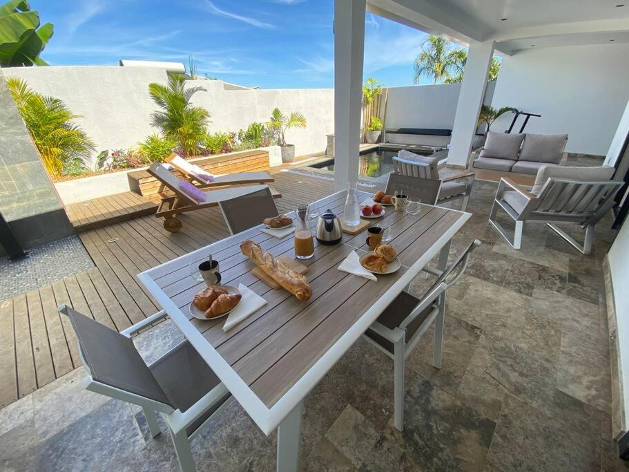 Three-Bedroom Villa photo 2