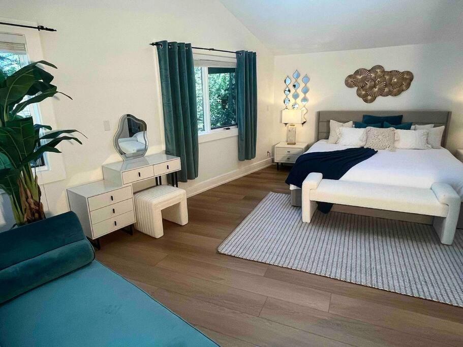 Four-Bedroom House photo 2