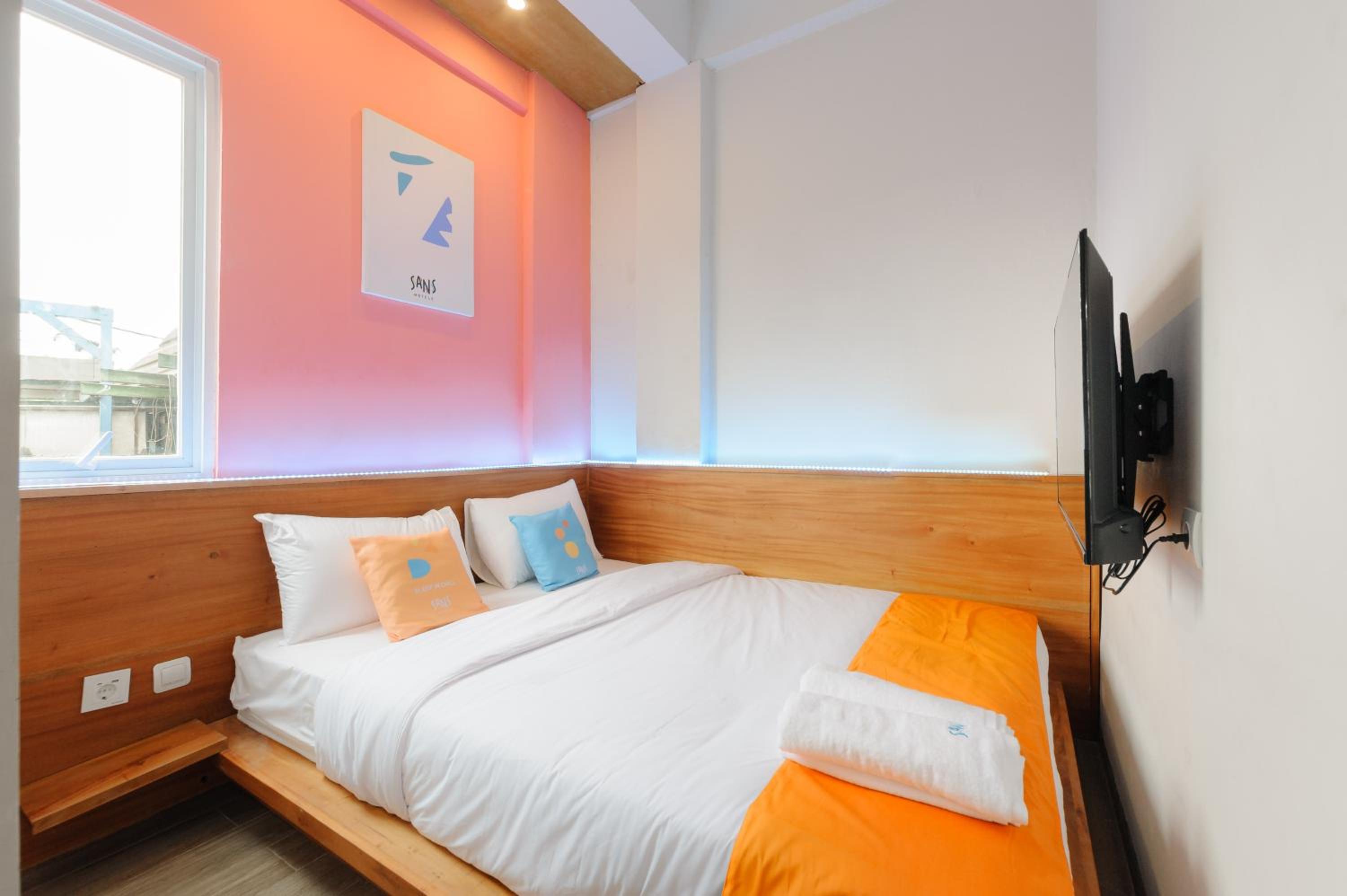 Deluxe Double Room - Photo 13