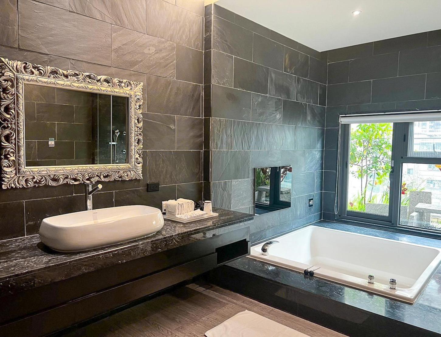 Platinum Suite - Photo 3