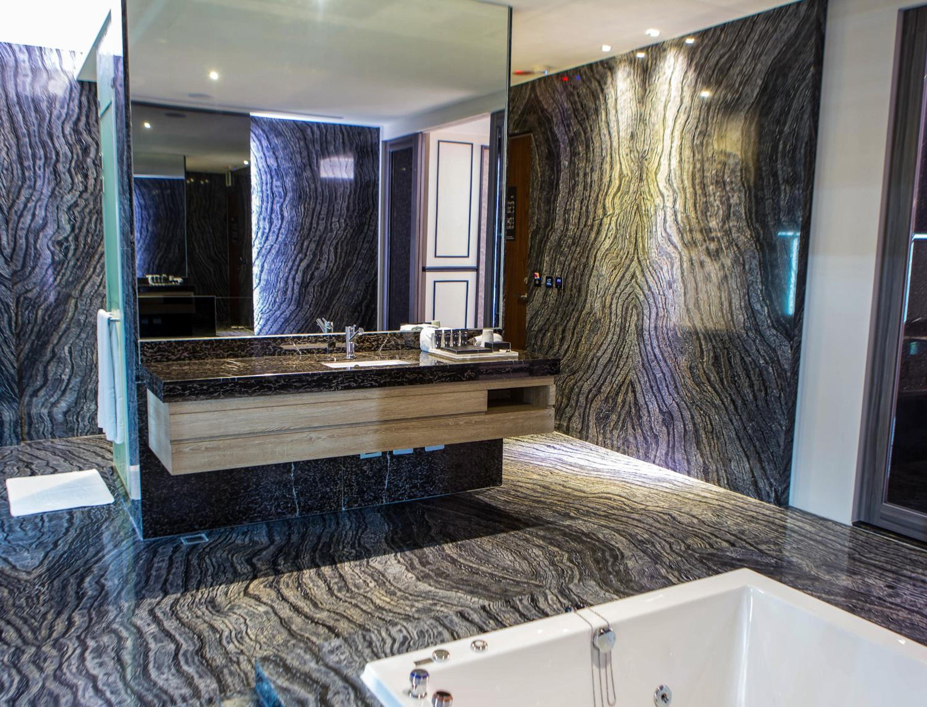 Platinum Suite - Photo 19