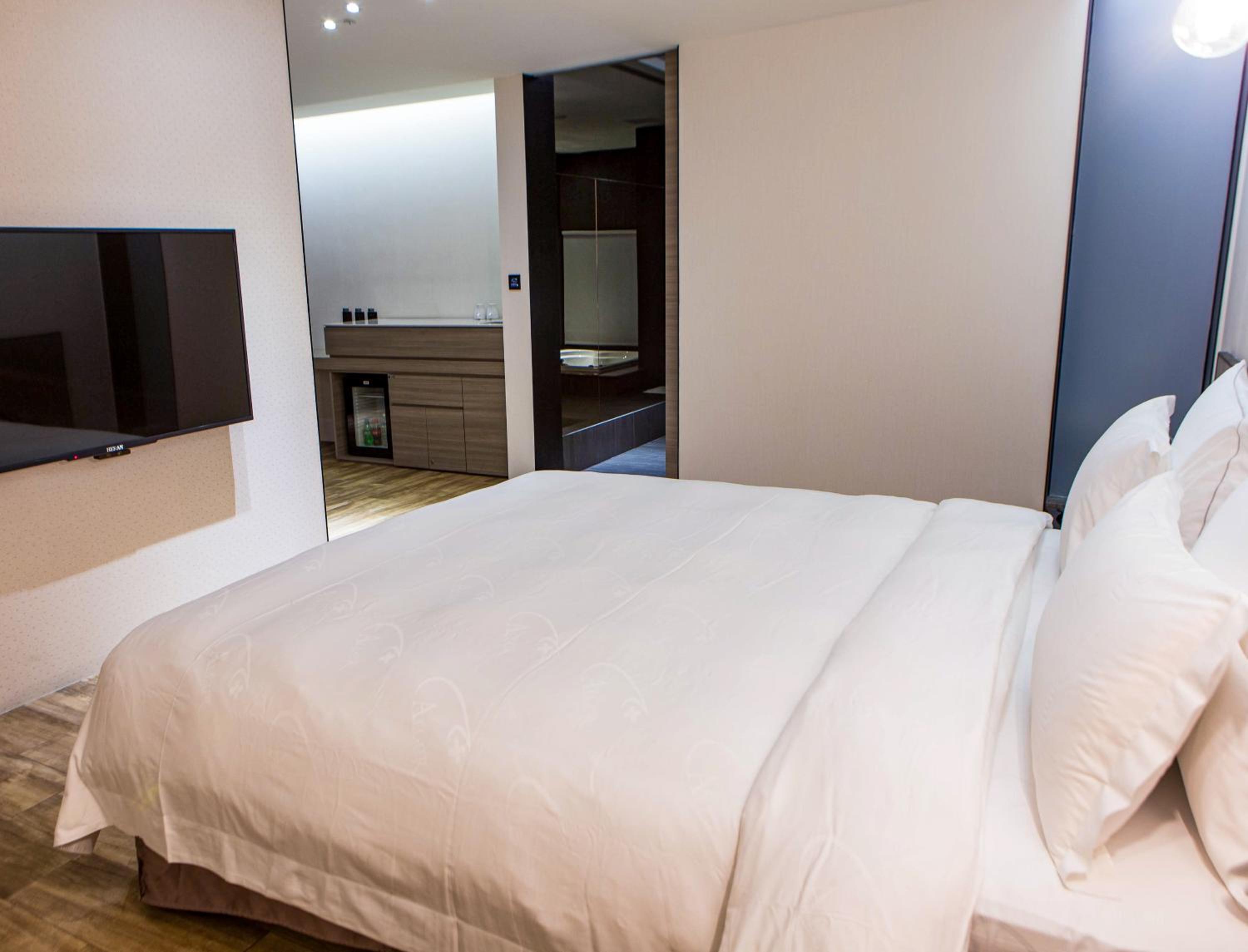 Flagship Suite  - Photo 7