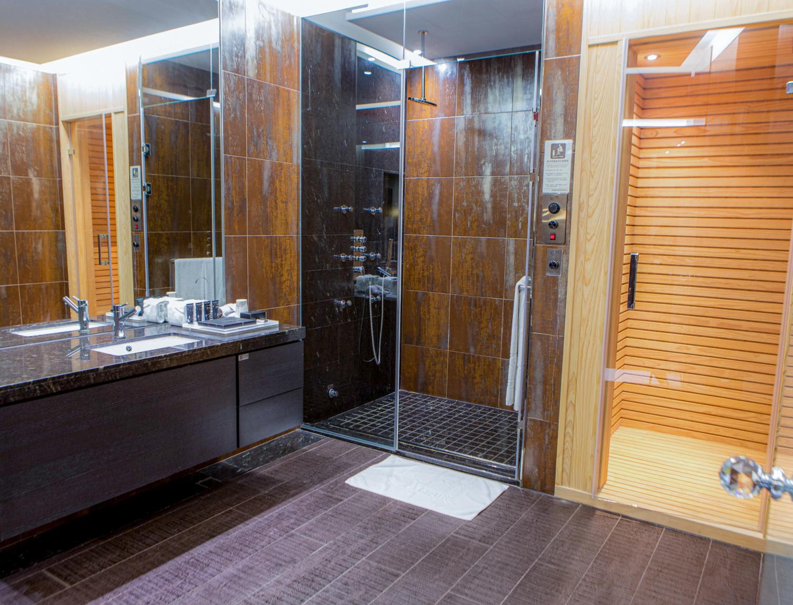 Platinum Suite - Photo 10