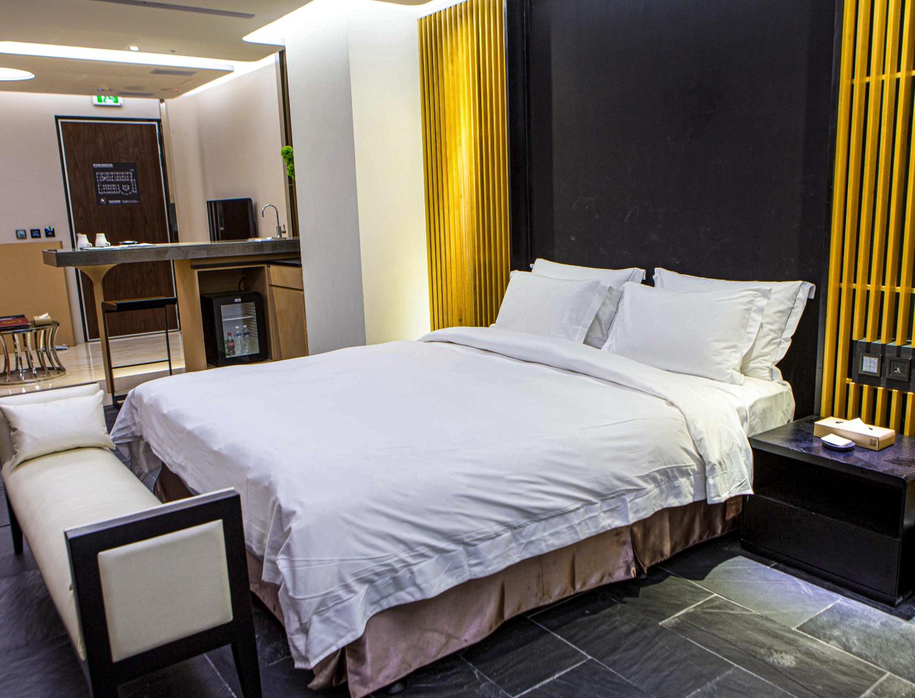 Flagship Suite  - Photo 13