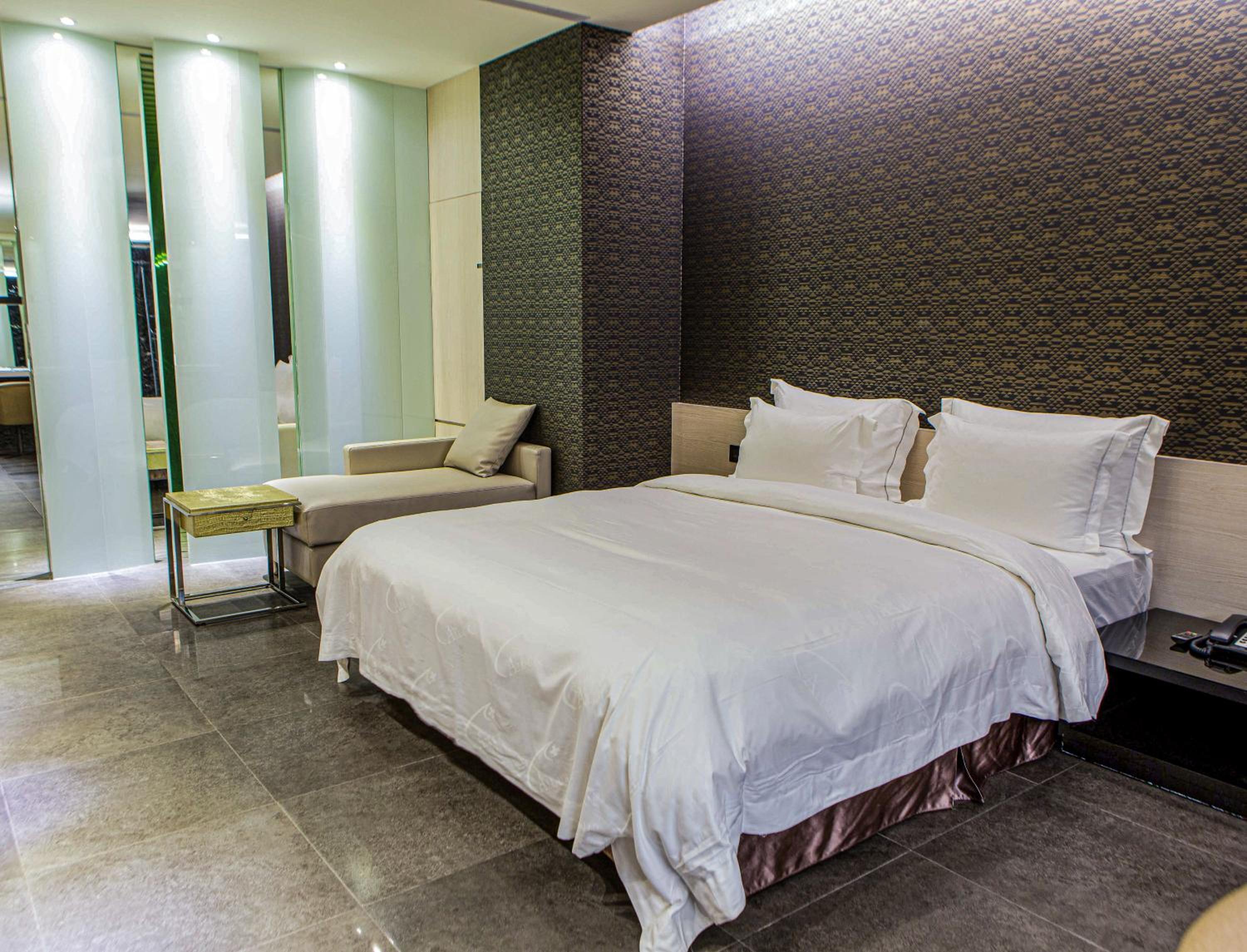 Platinum Suite - Photo 14