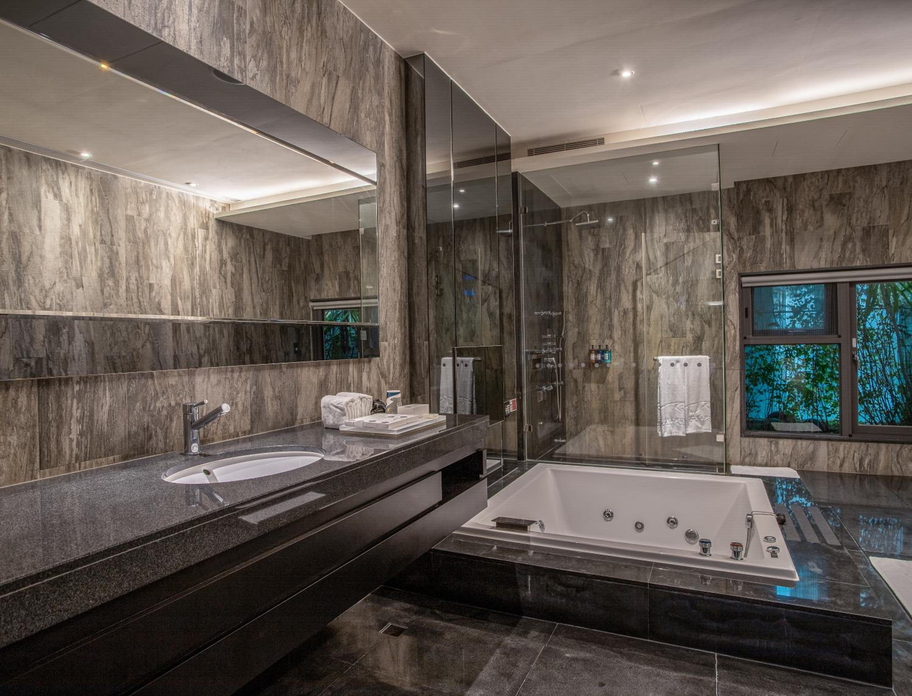 Flagship Suite  - Photo 16