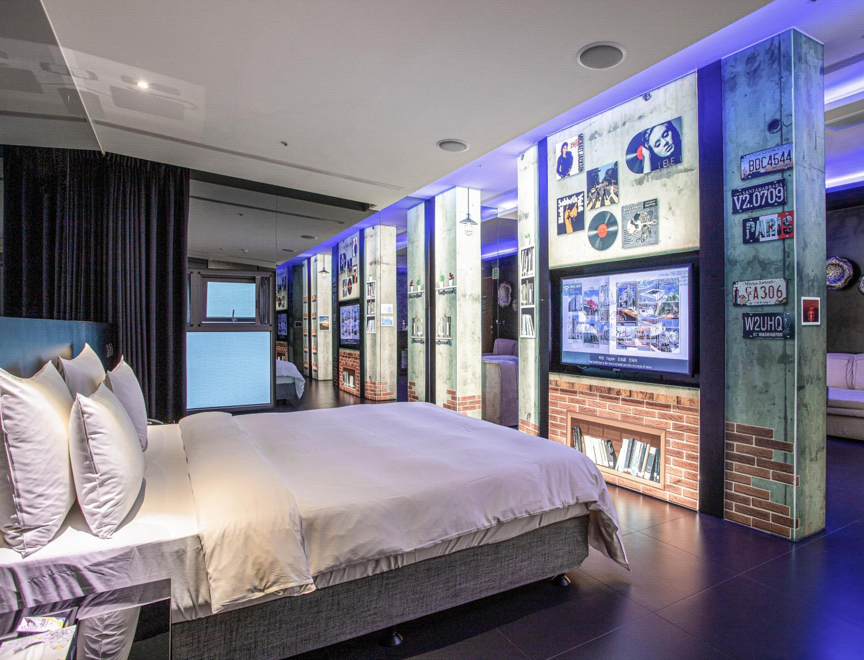 Flagship Suite  - Photo 15