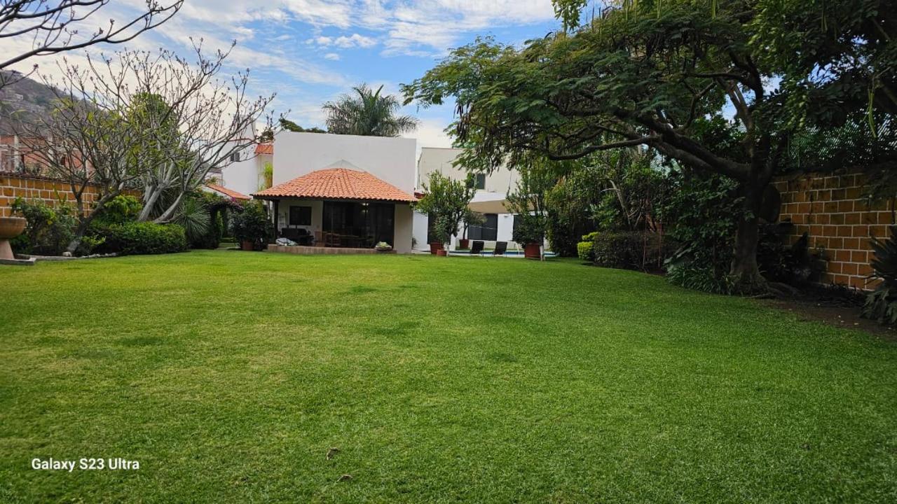 Three-Bedroom House photo 2
