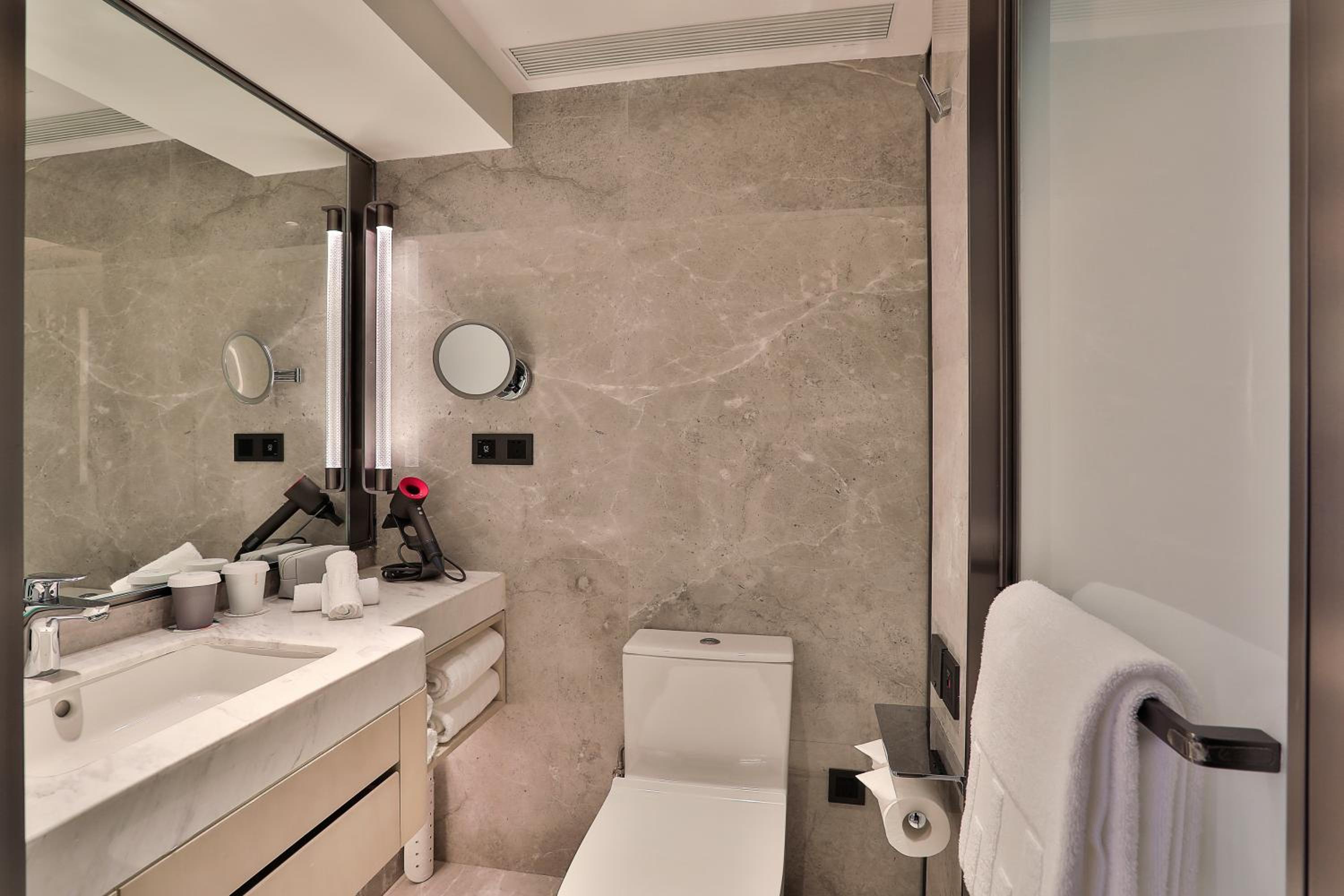 Business Queen Room - Photo 4